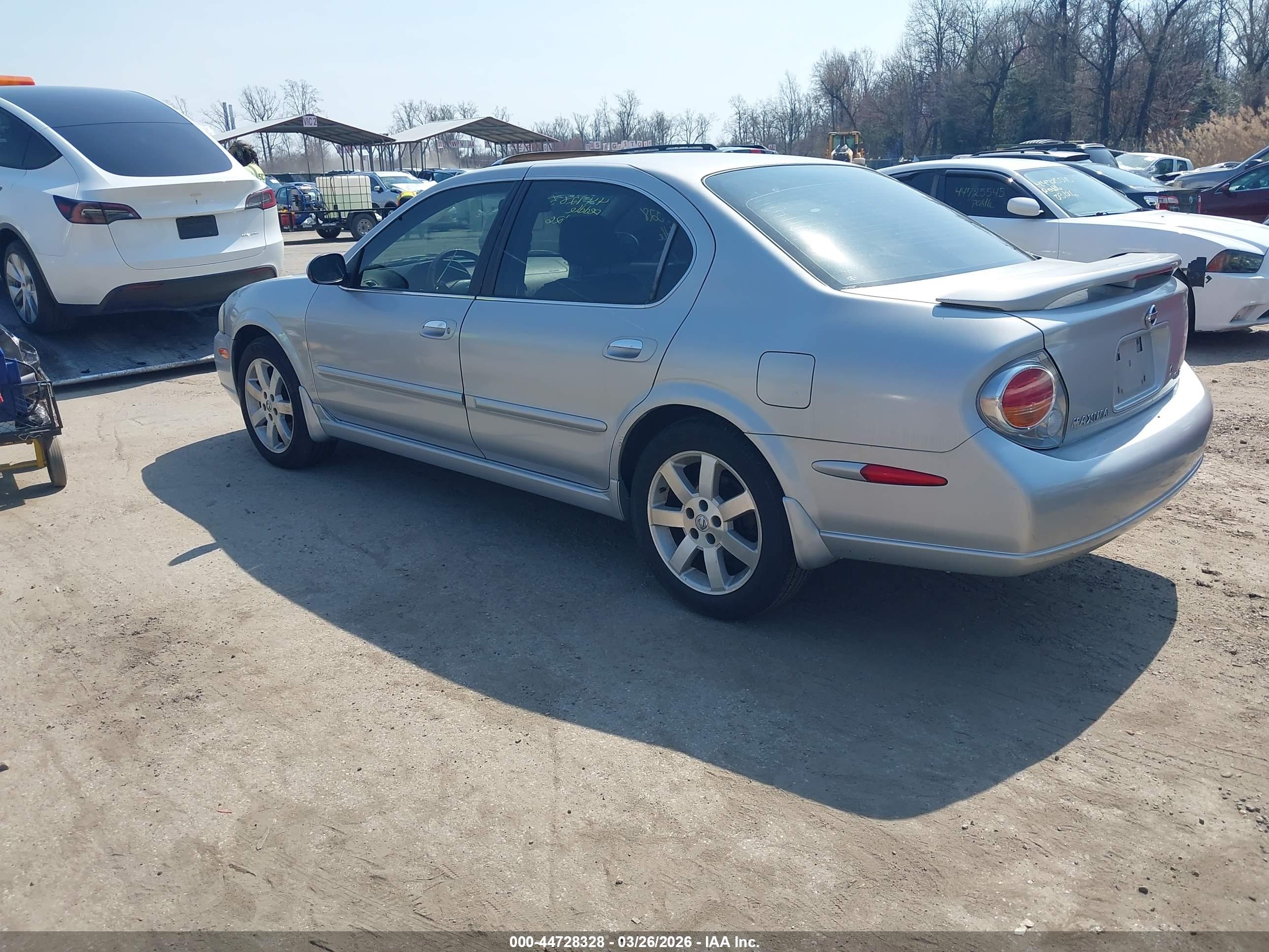 NISSAN MAXIMA image 3