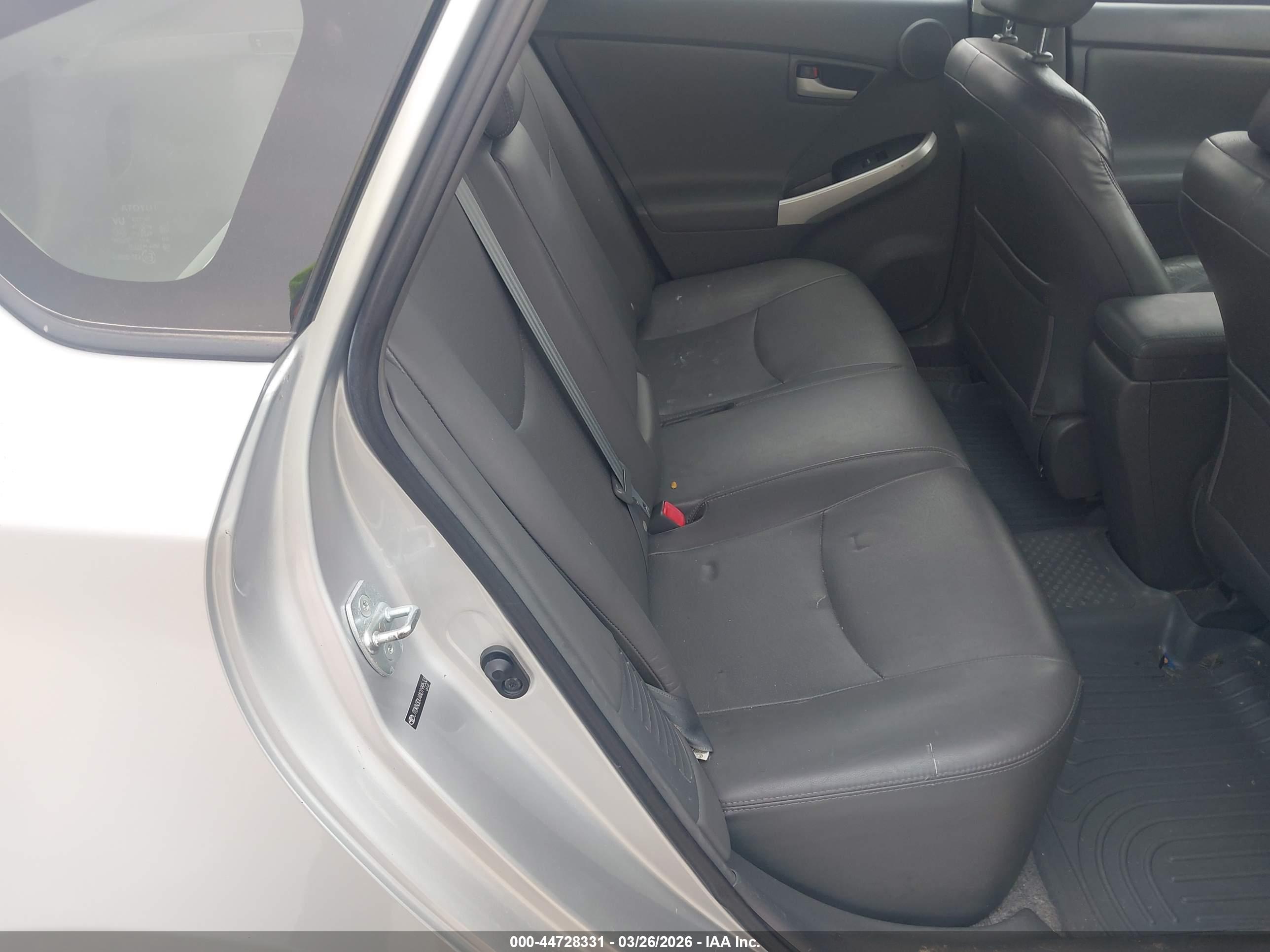 TOYOTA PRIUS image 8