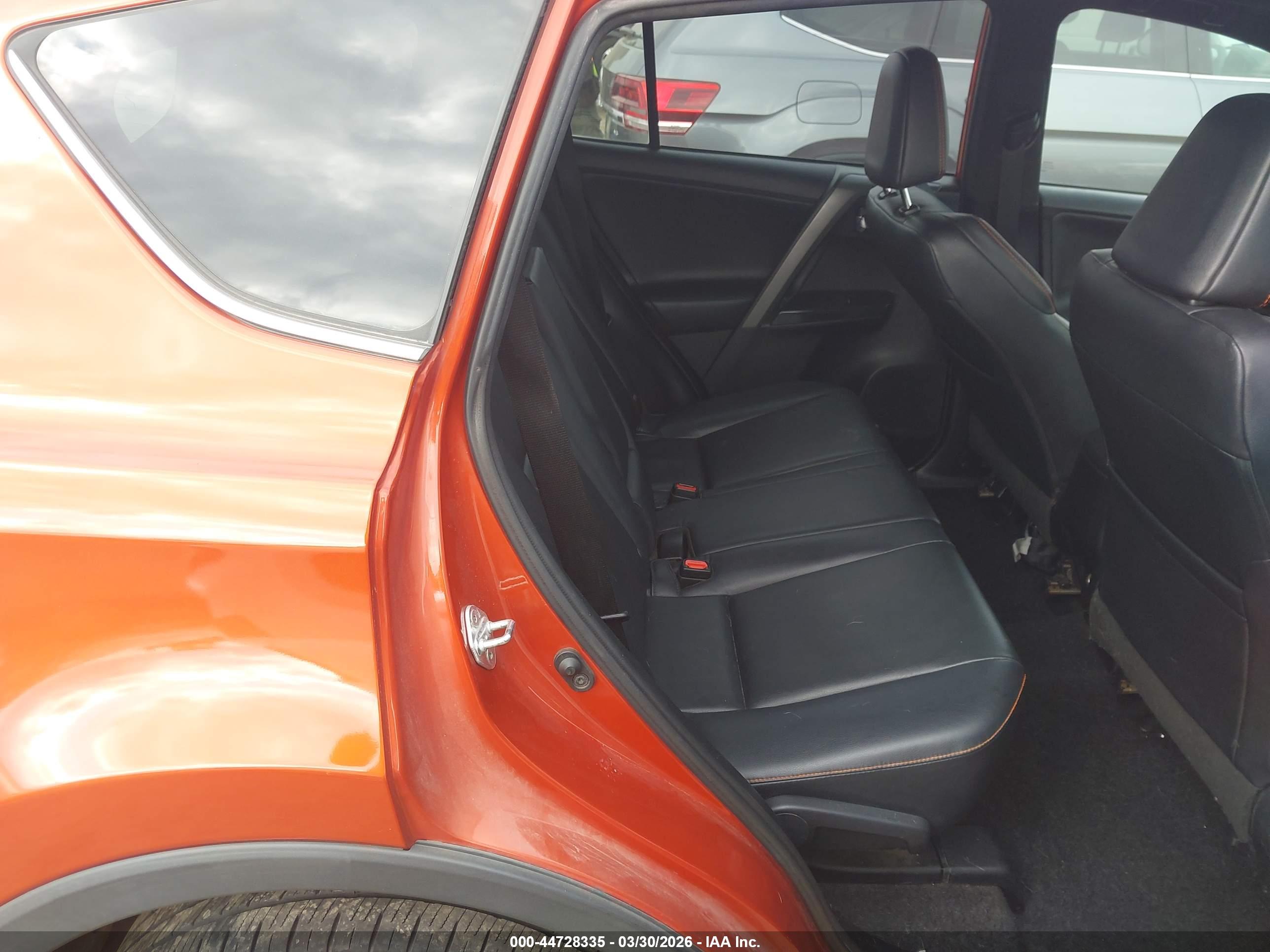 TOYOTA RAV4 image 8