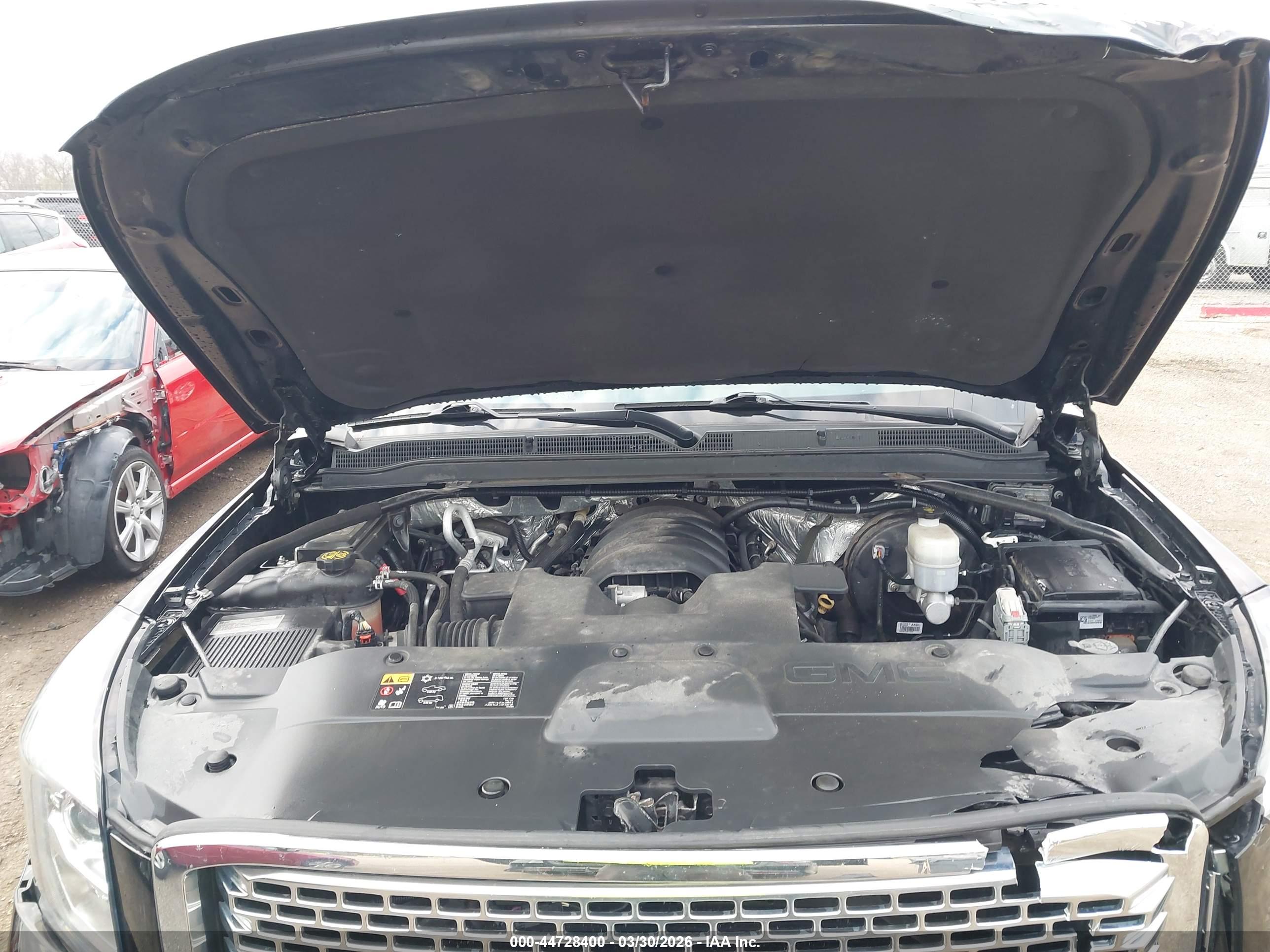 GMC YUKON image 10