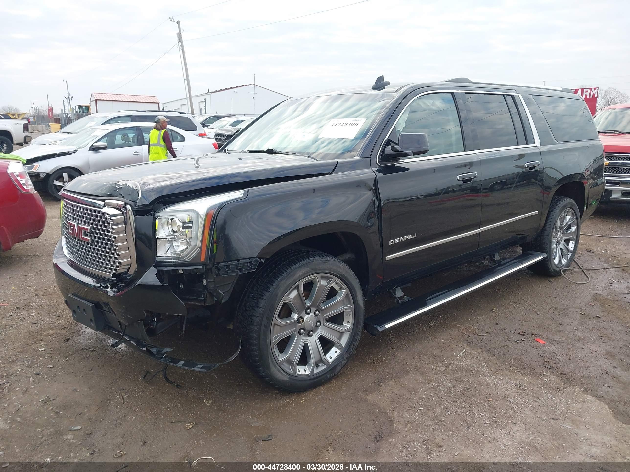 GMC YUKON image 2