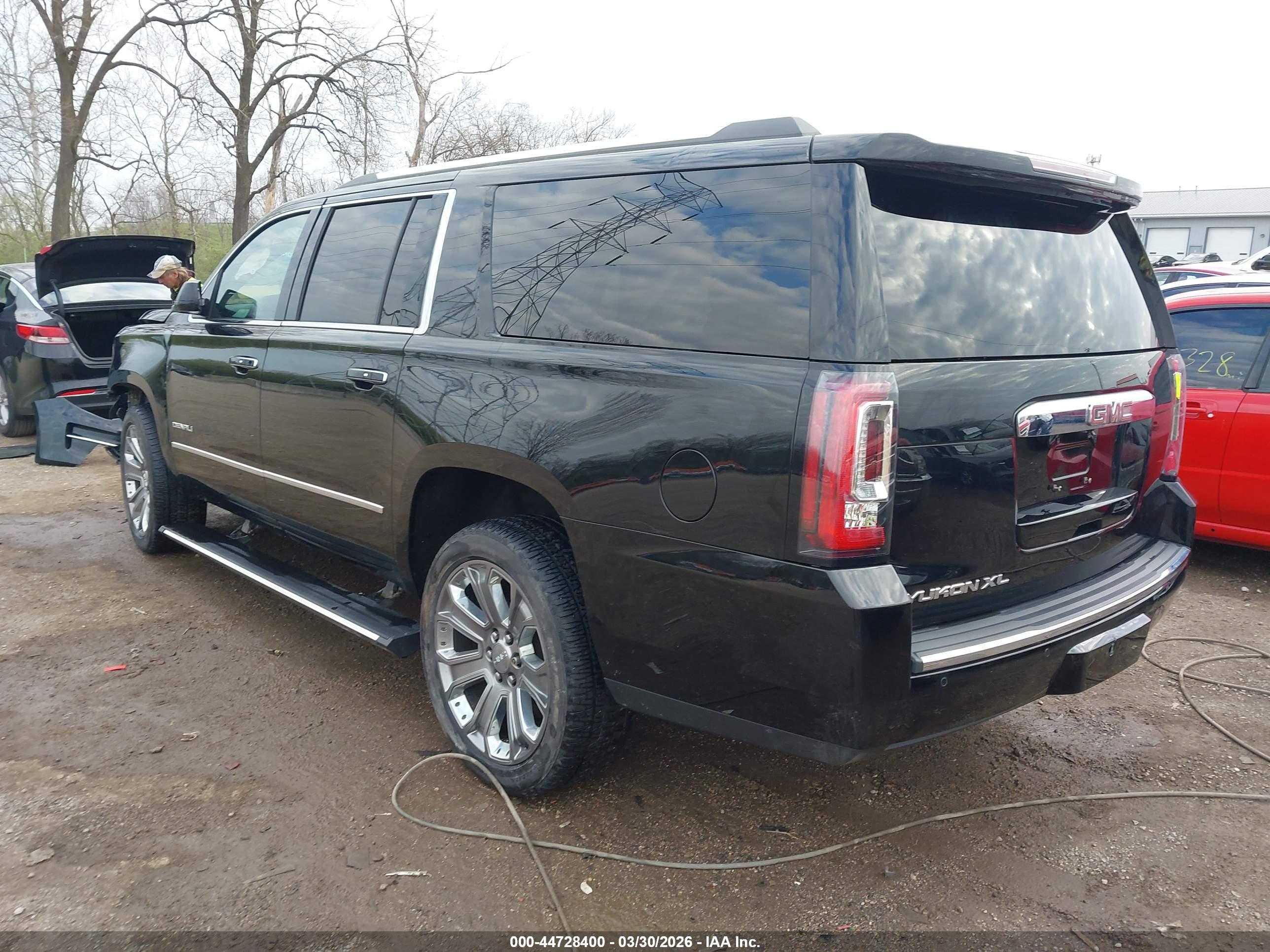 GMC YUKON image 3