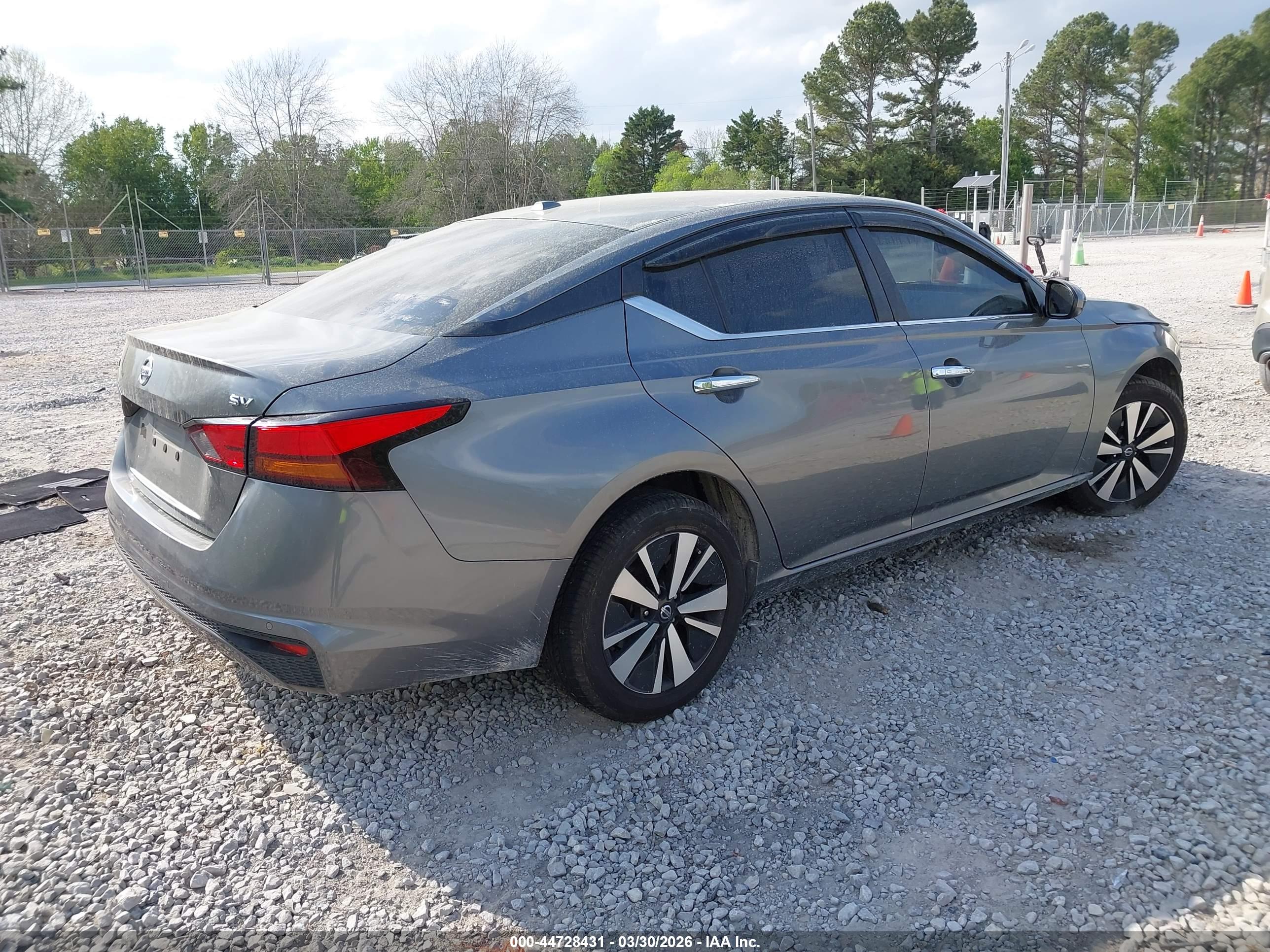 NISSAN ALTIMA image 4