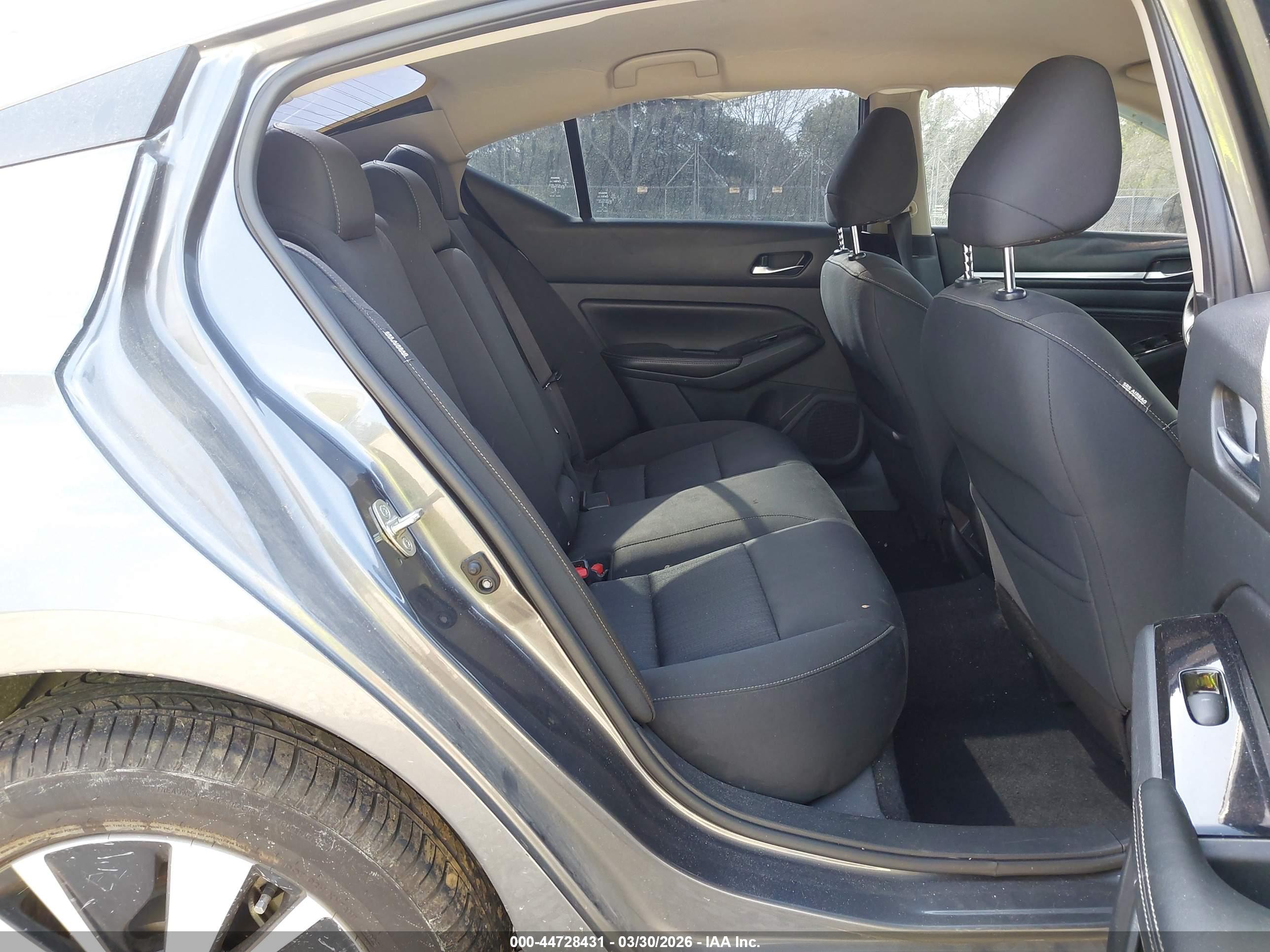 NISSAN ALTIMA image 8