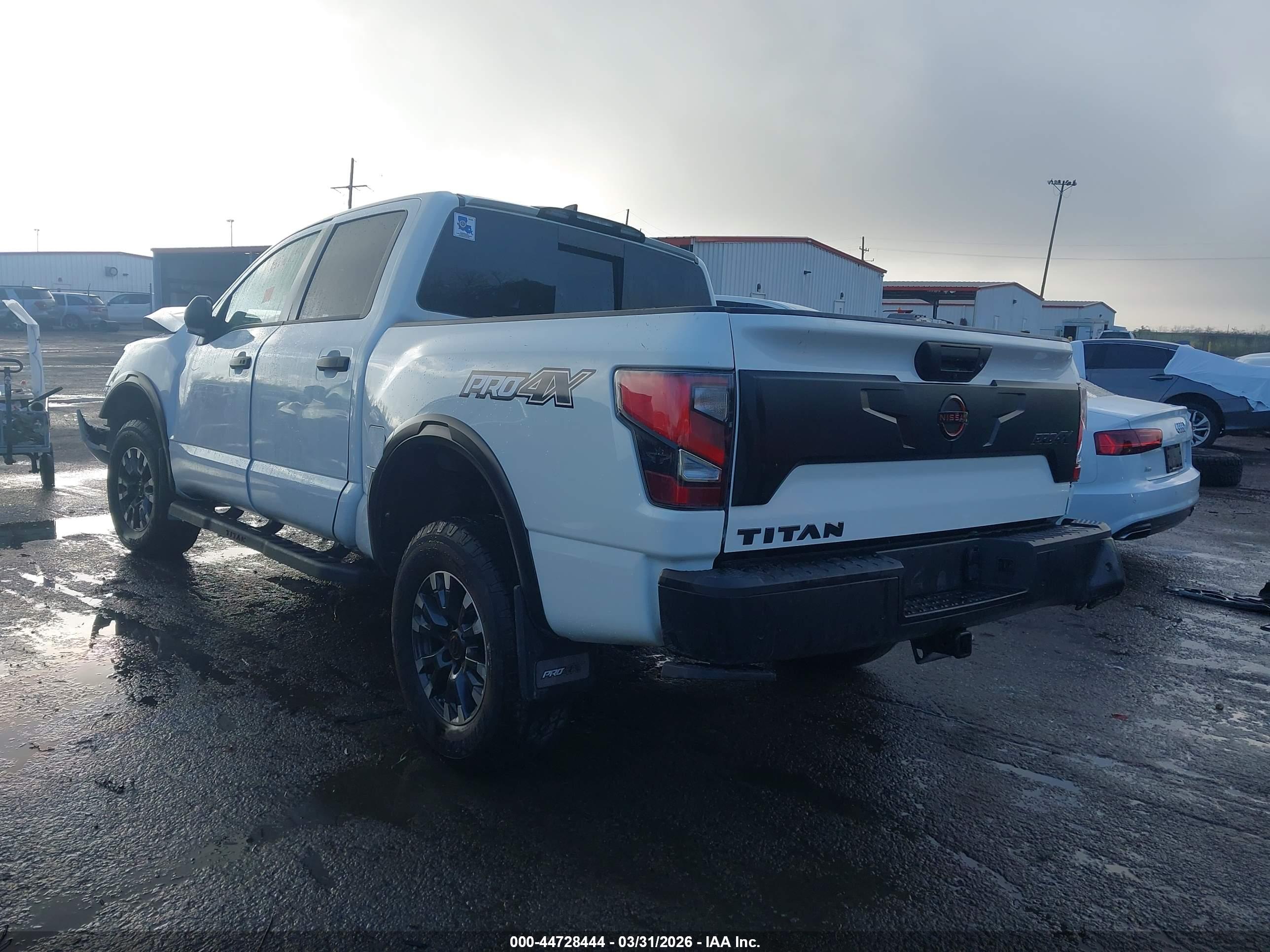 NISSAN TITAN image 3