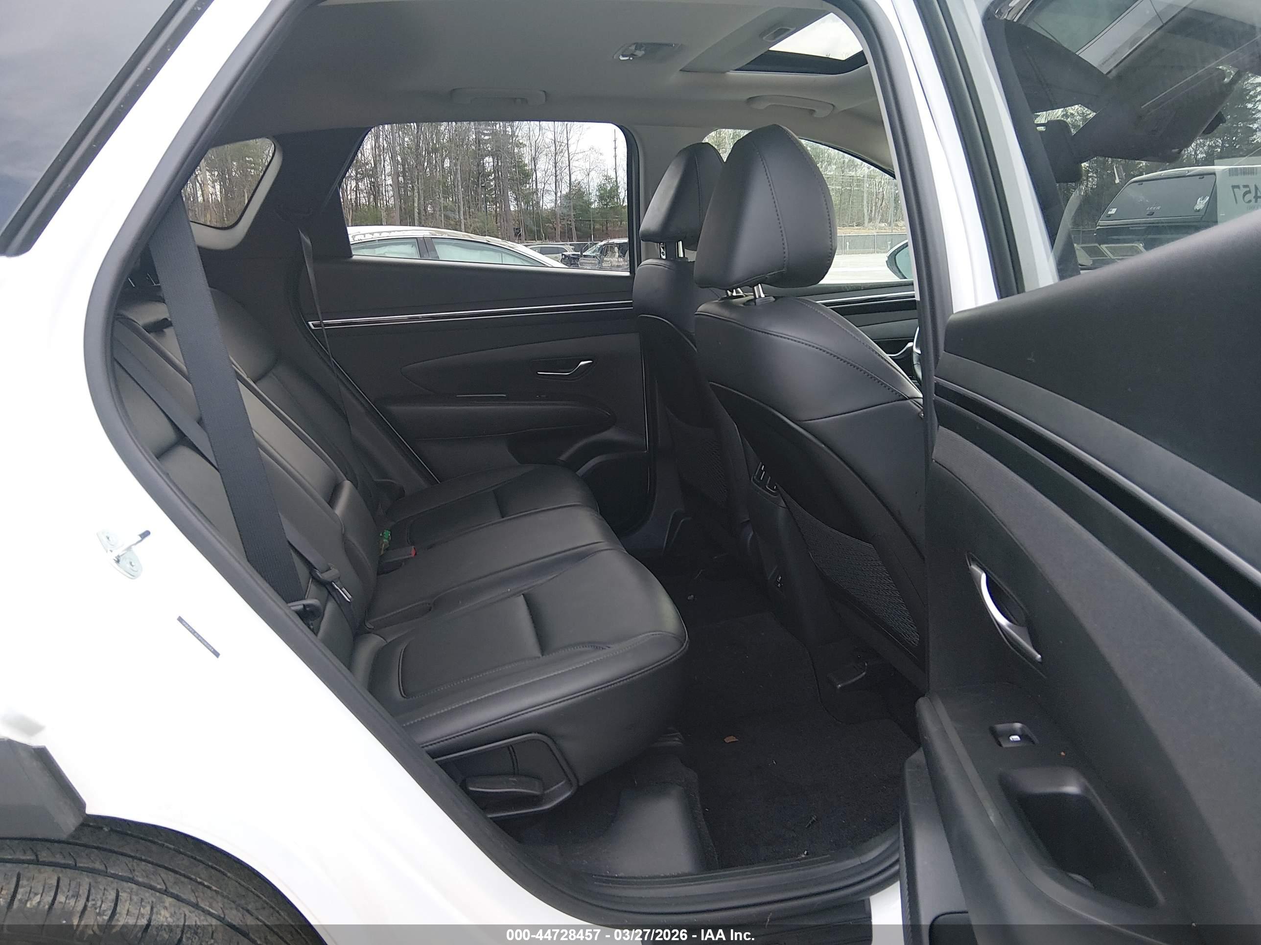 HYUNDAI TUCSON image 8
