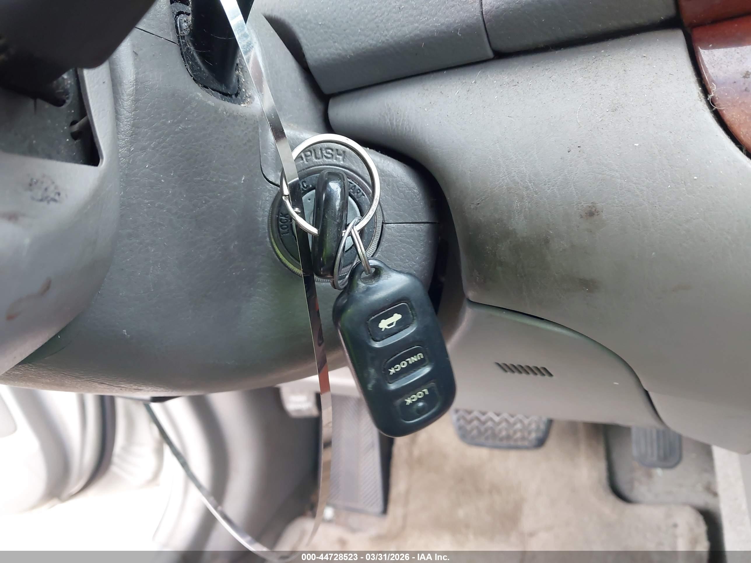 TOYOTA CAMRY image 11