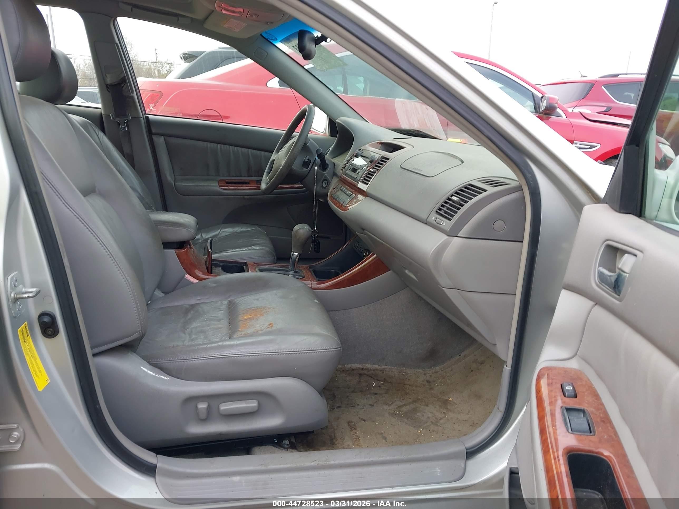 TOYOTA CAMRY image 5