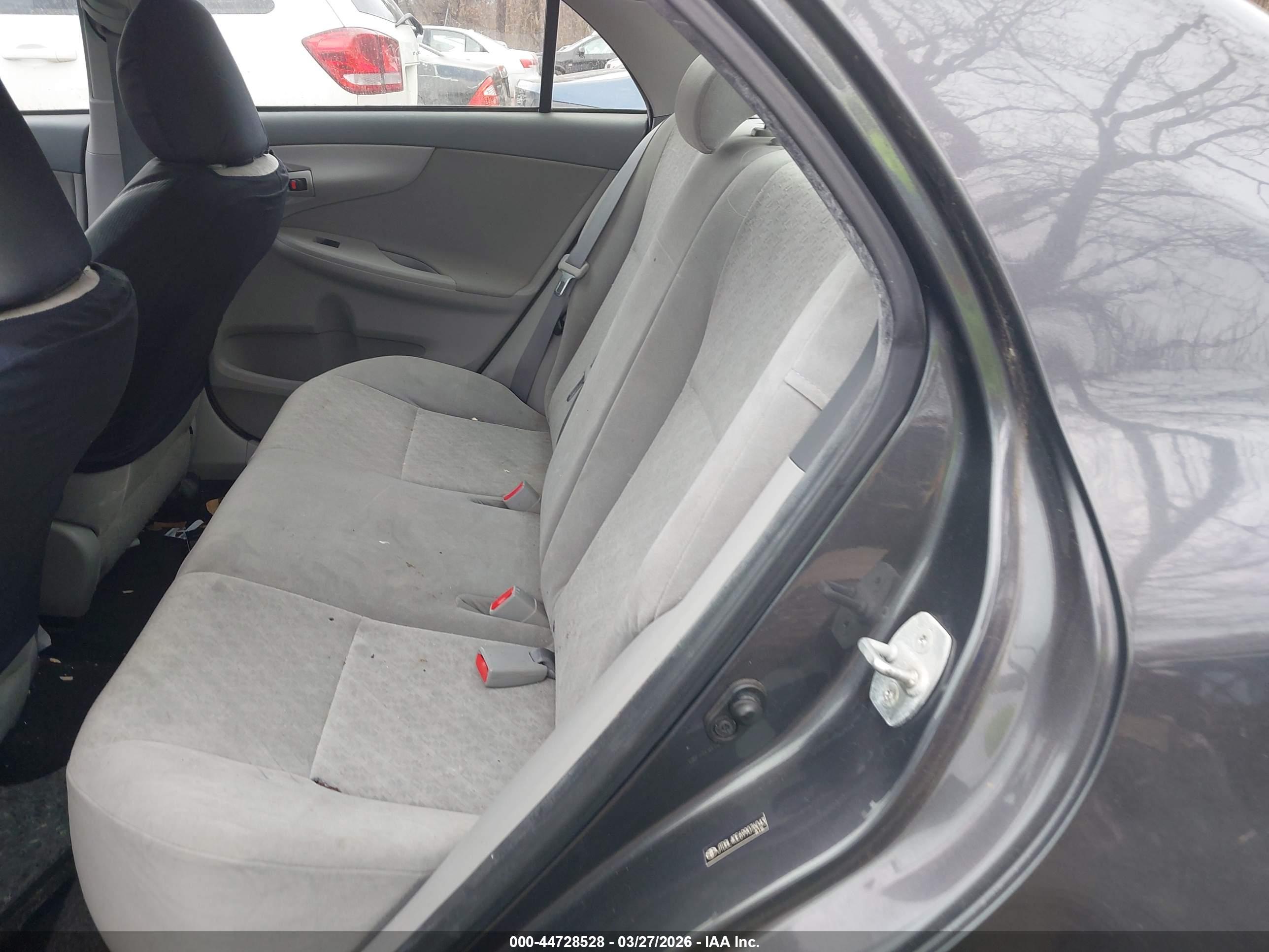 TOYOTA COROLLA image 8