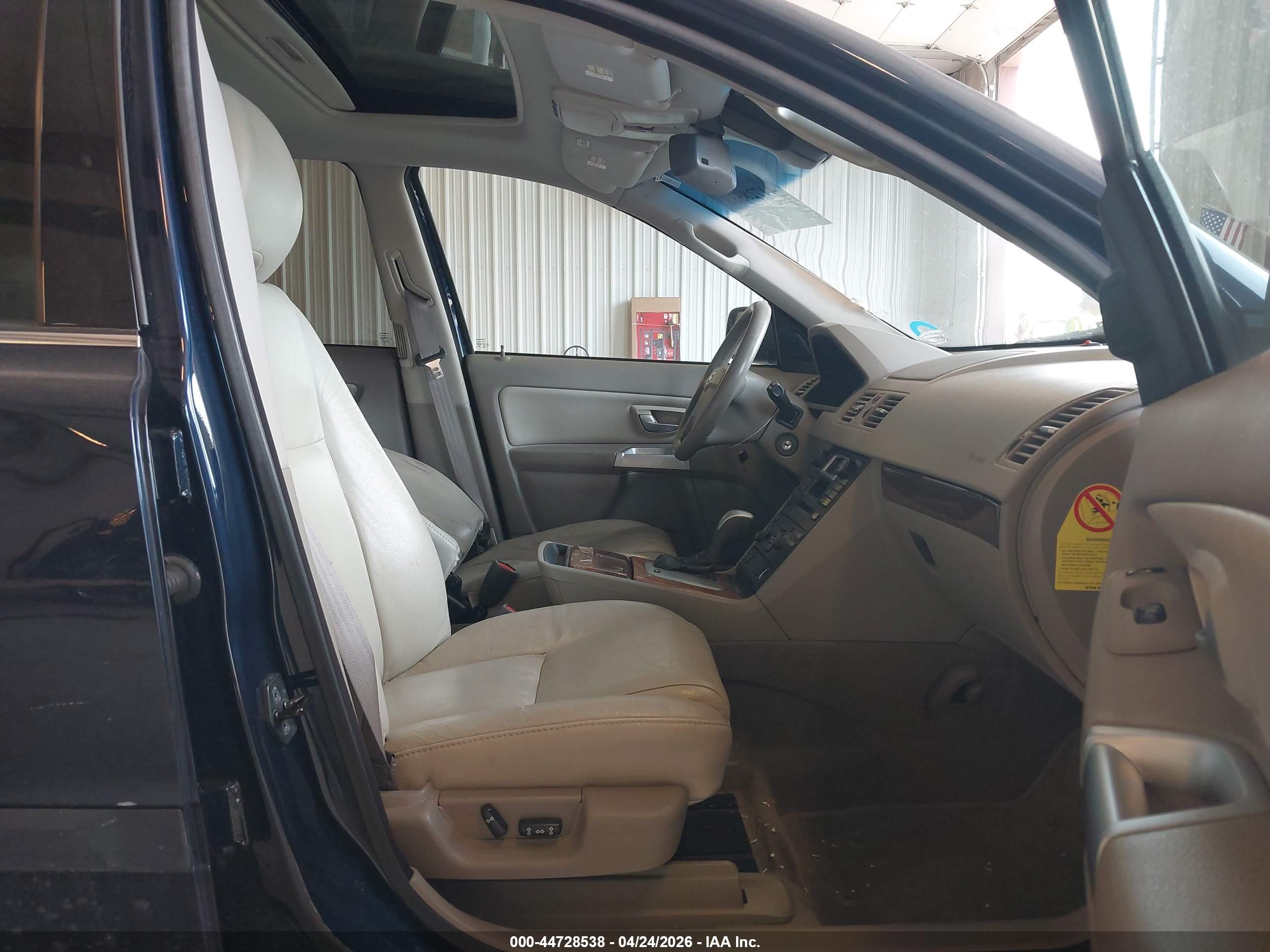 VOLVO XC90 image 5