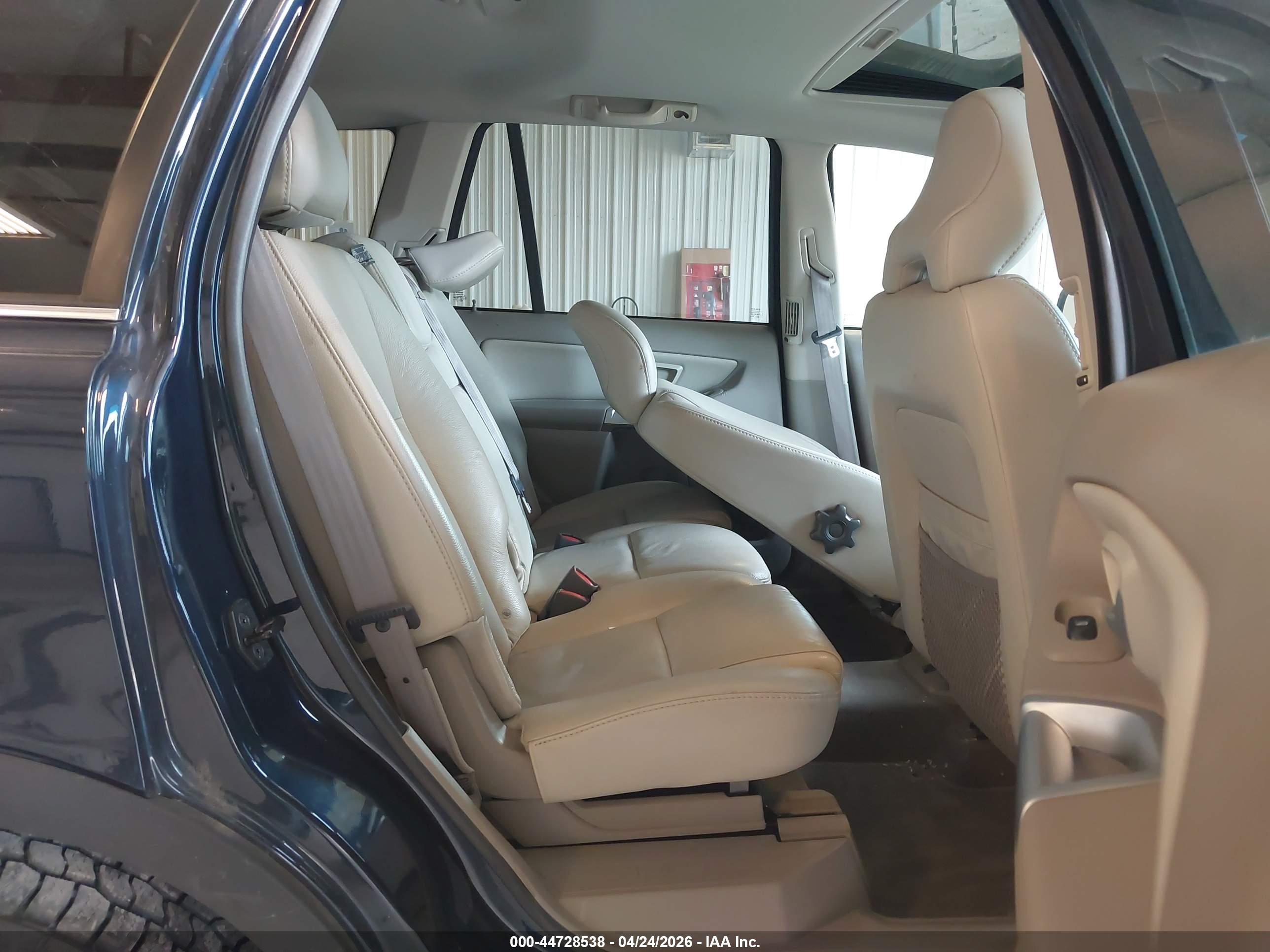 VOLVO XC90 image 8