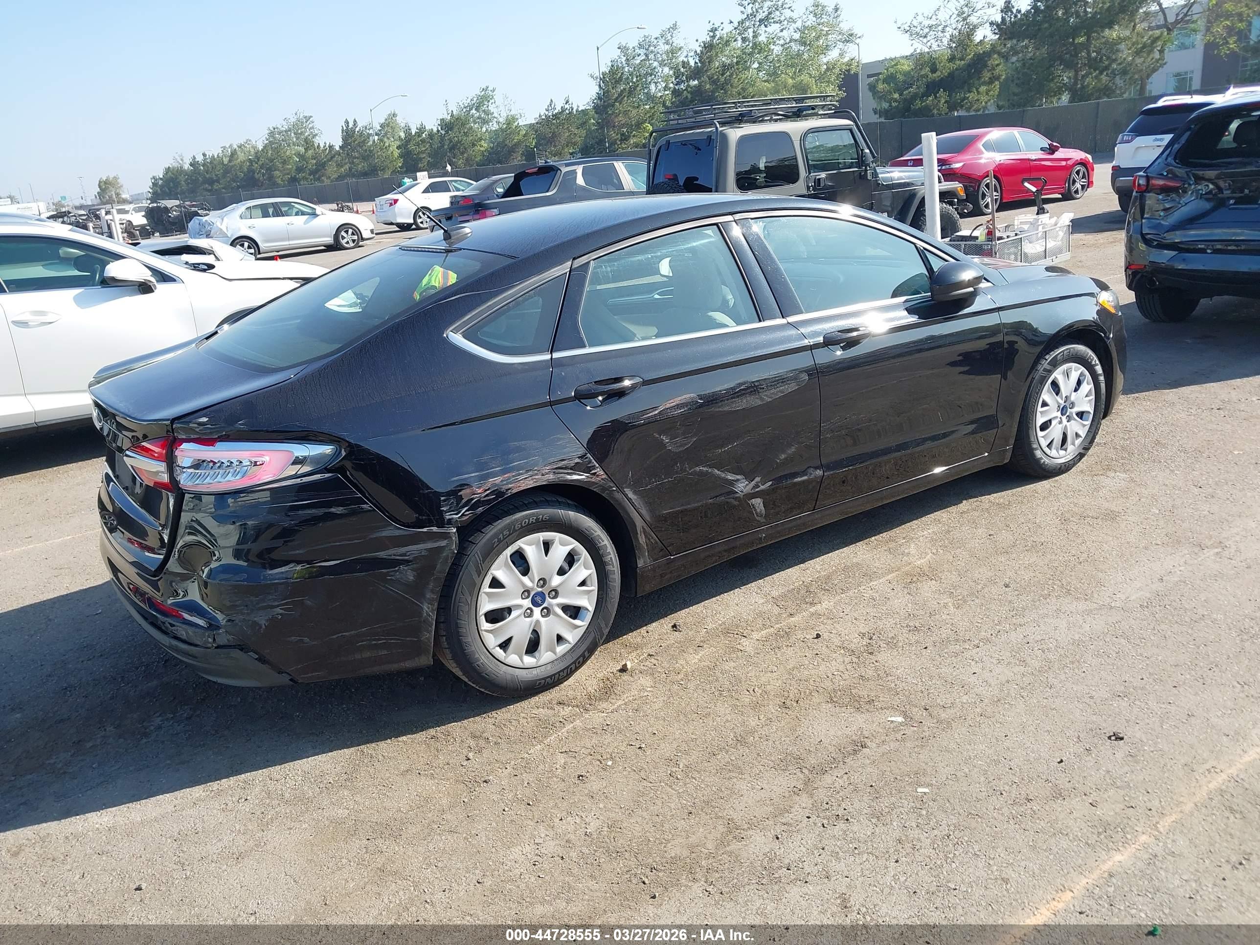 FORD FUSION image 4
