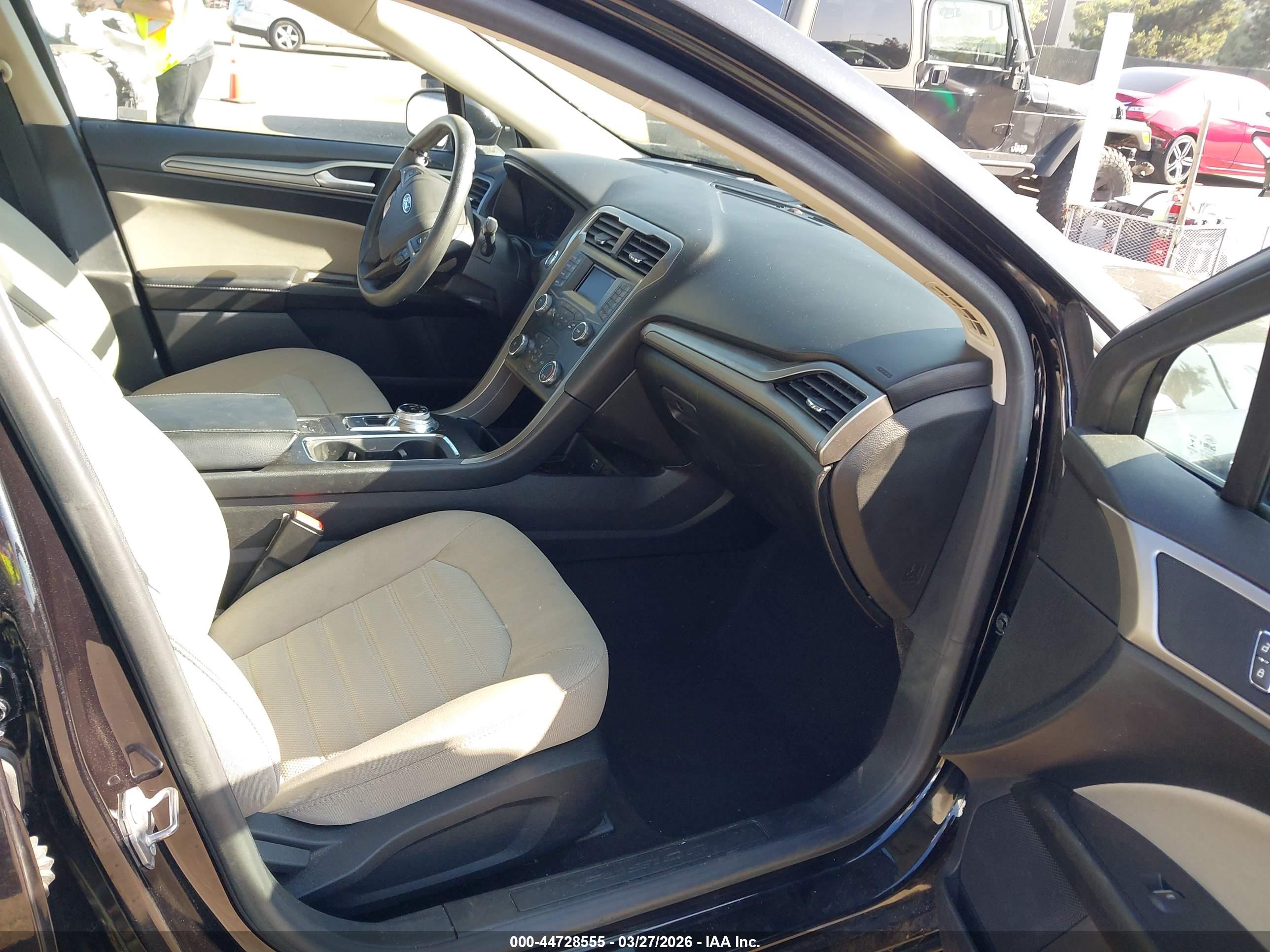 FORD FUSION image 5