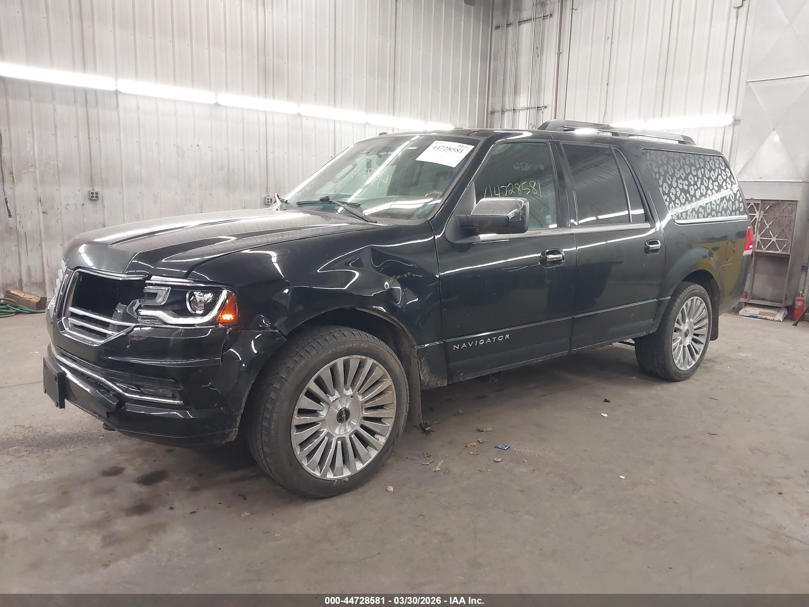LINCOLN NAVIGATOR image 2