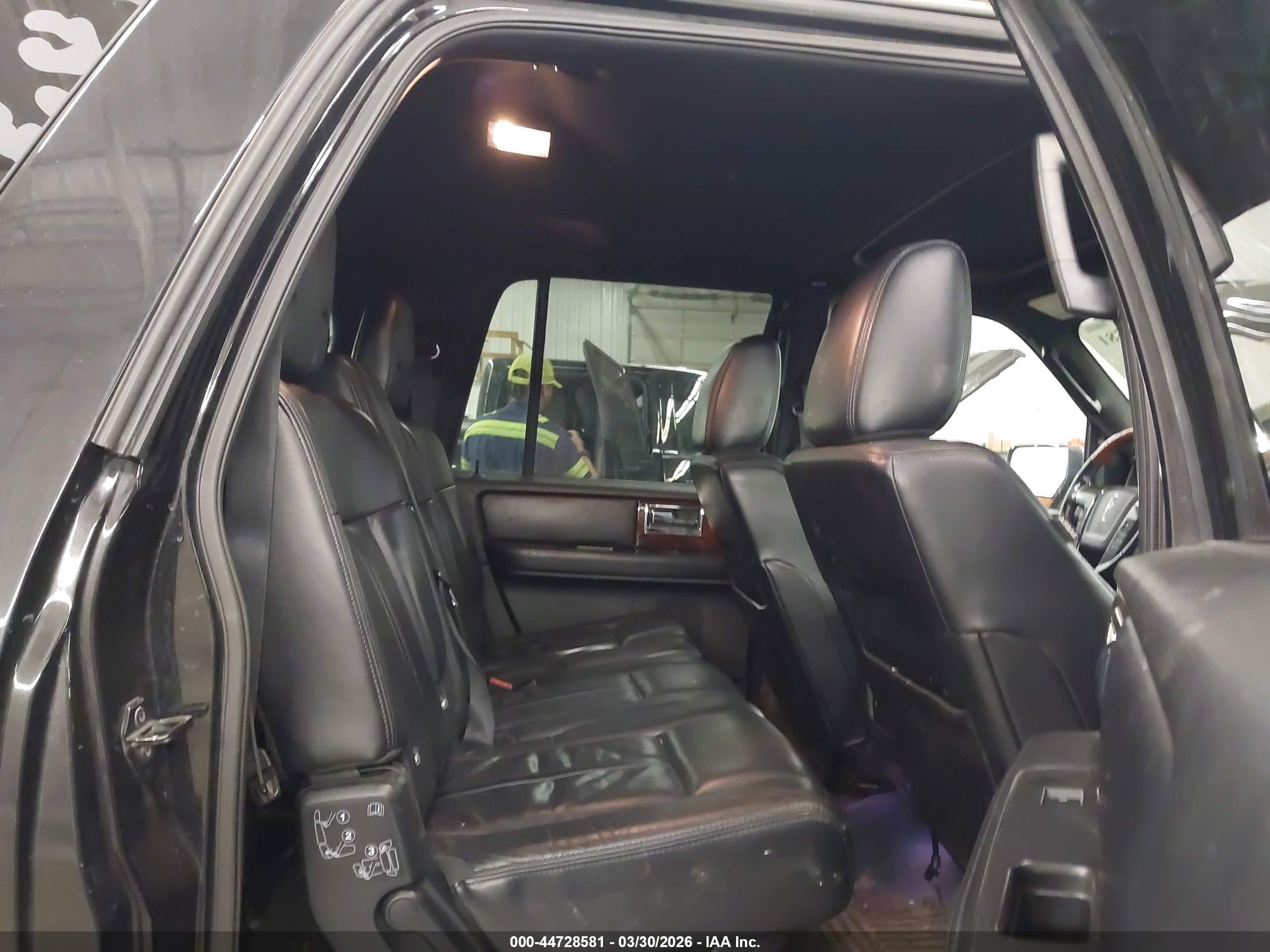LINCOLN NAVIGATOR image 8