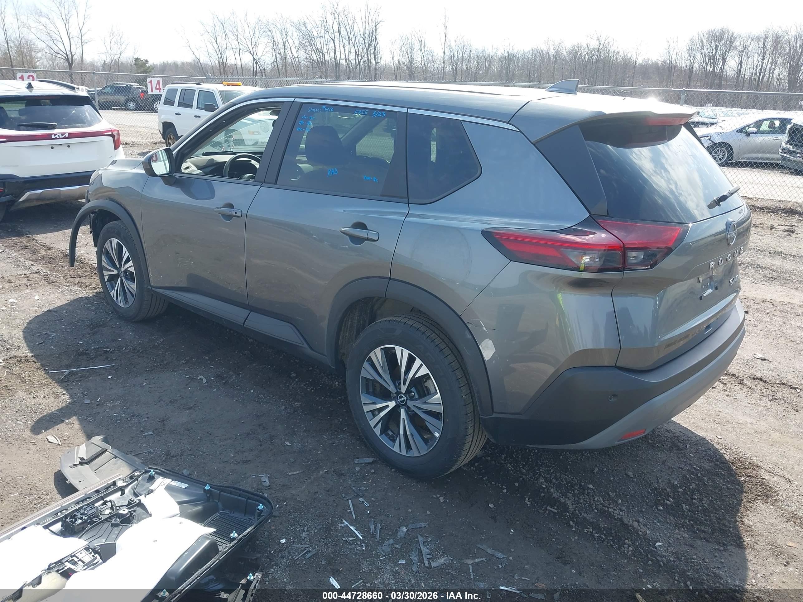NISSAN ROGUE image 3