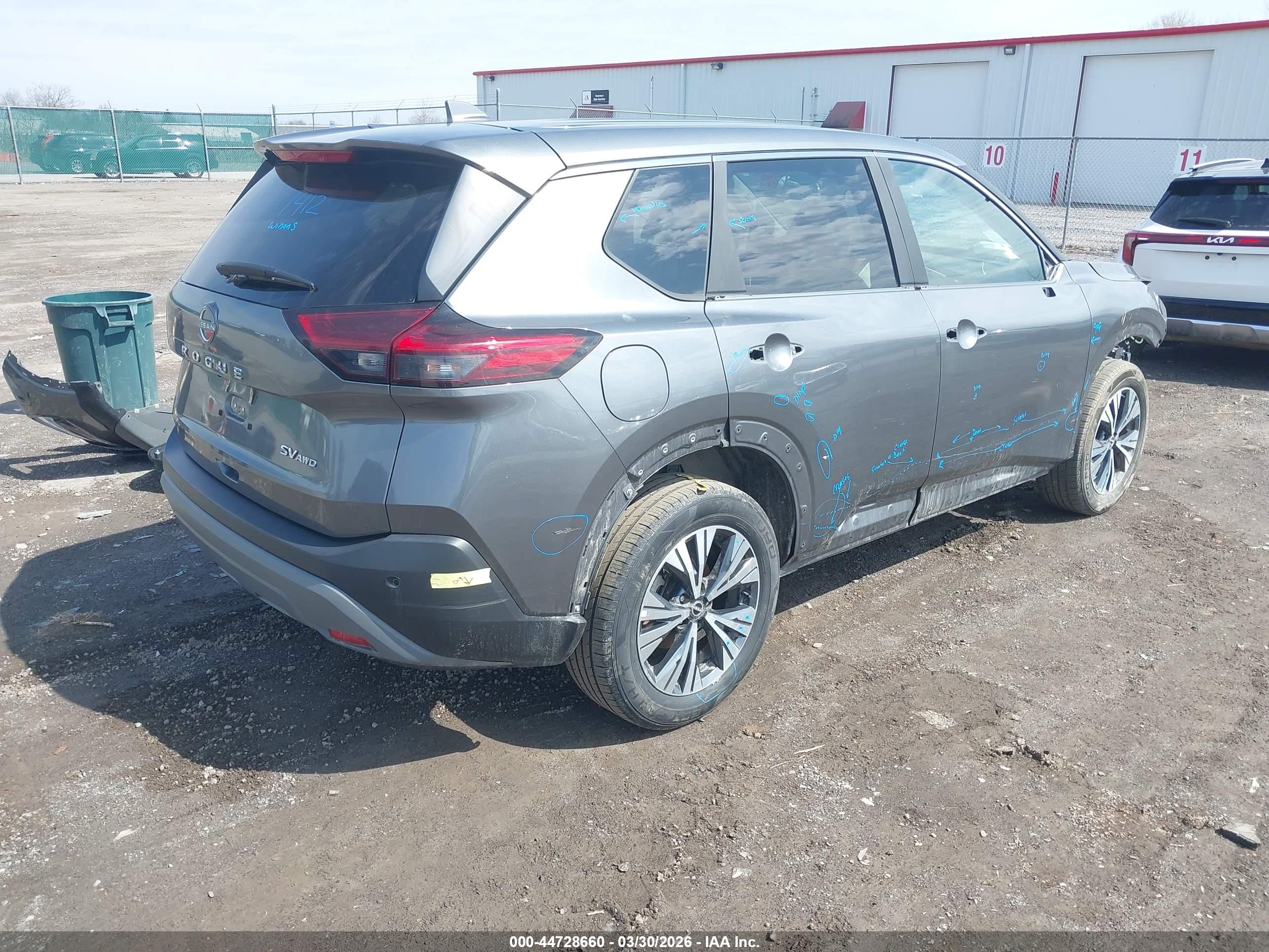 NISSAN ROGUE image 4