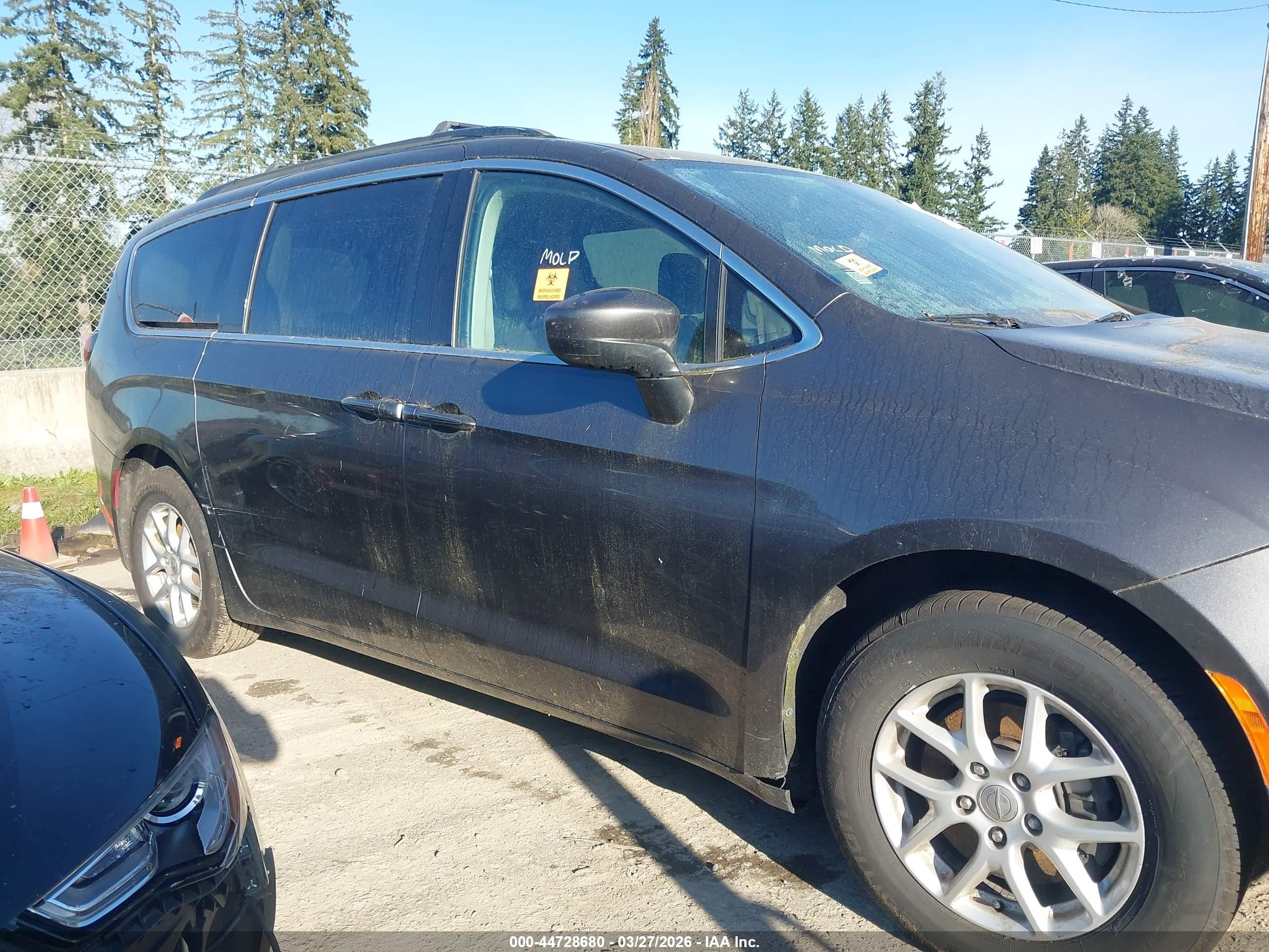 CHRYSLER PACIFICA image 6