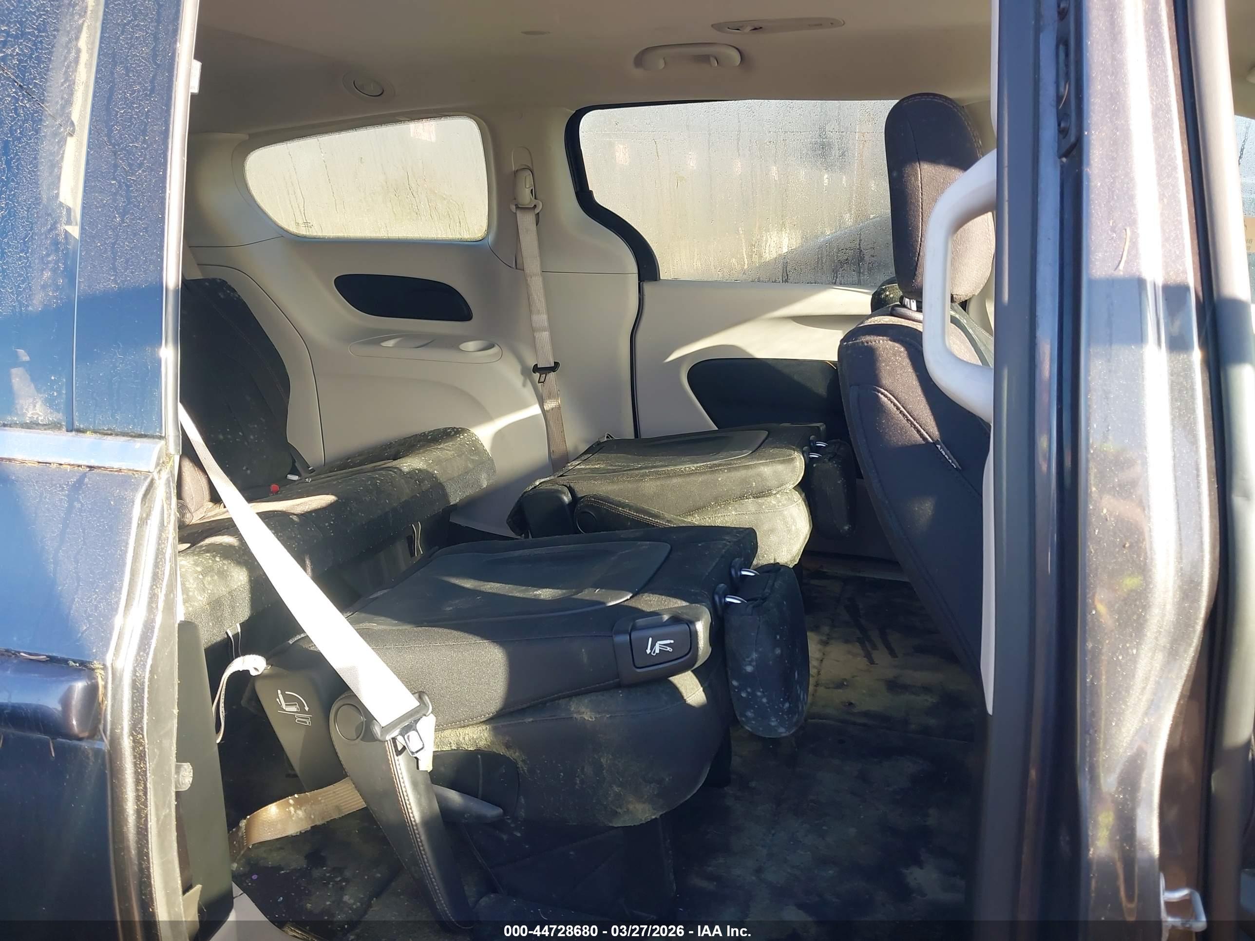 CHRYSLER PACIFICA image 8
