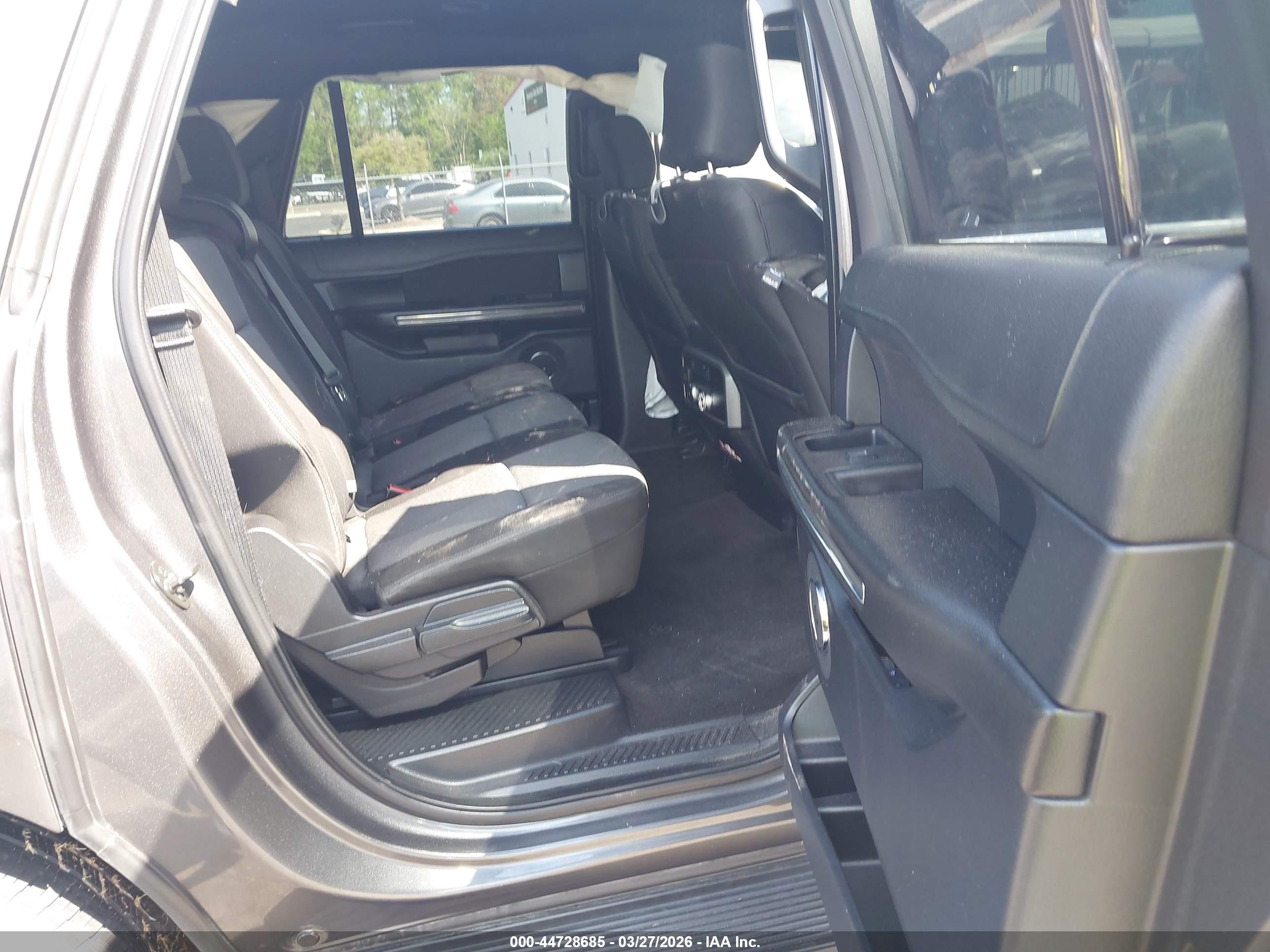 FORD EXPEDITION image 8