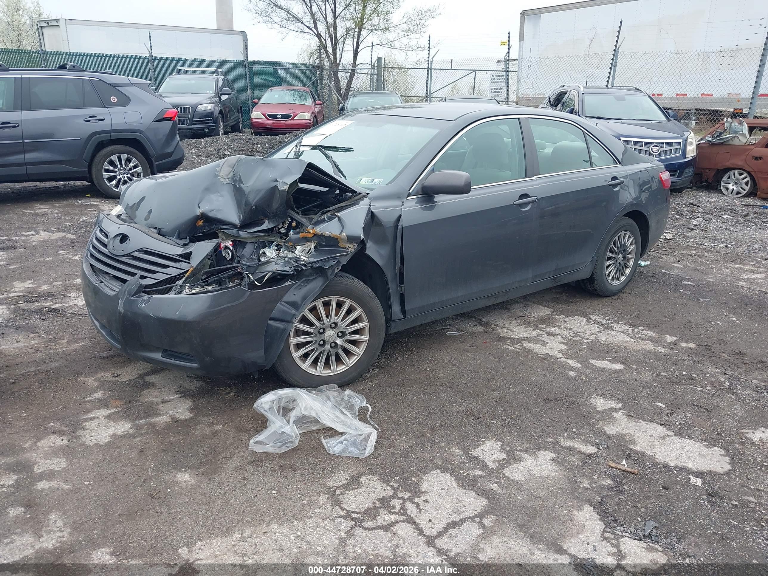 TOYOTA CAMRY image 2