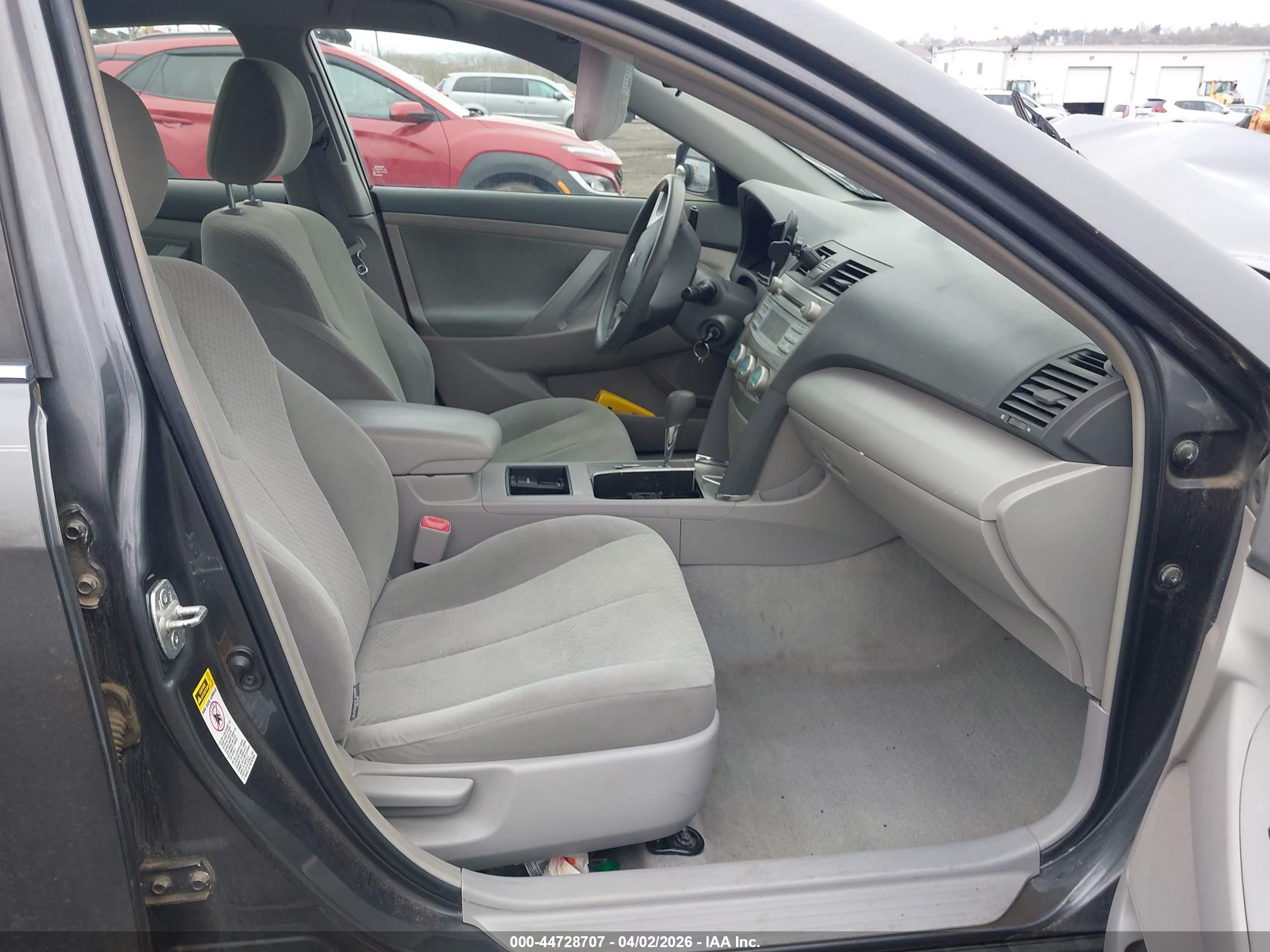 TOYOTA CAMRY image 5