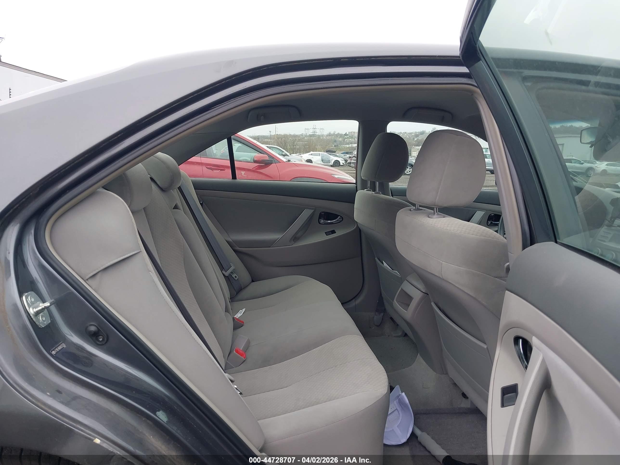 TOYOTA CAMRY image 8