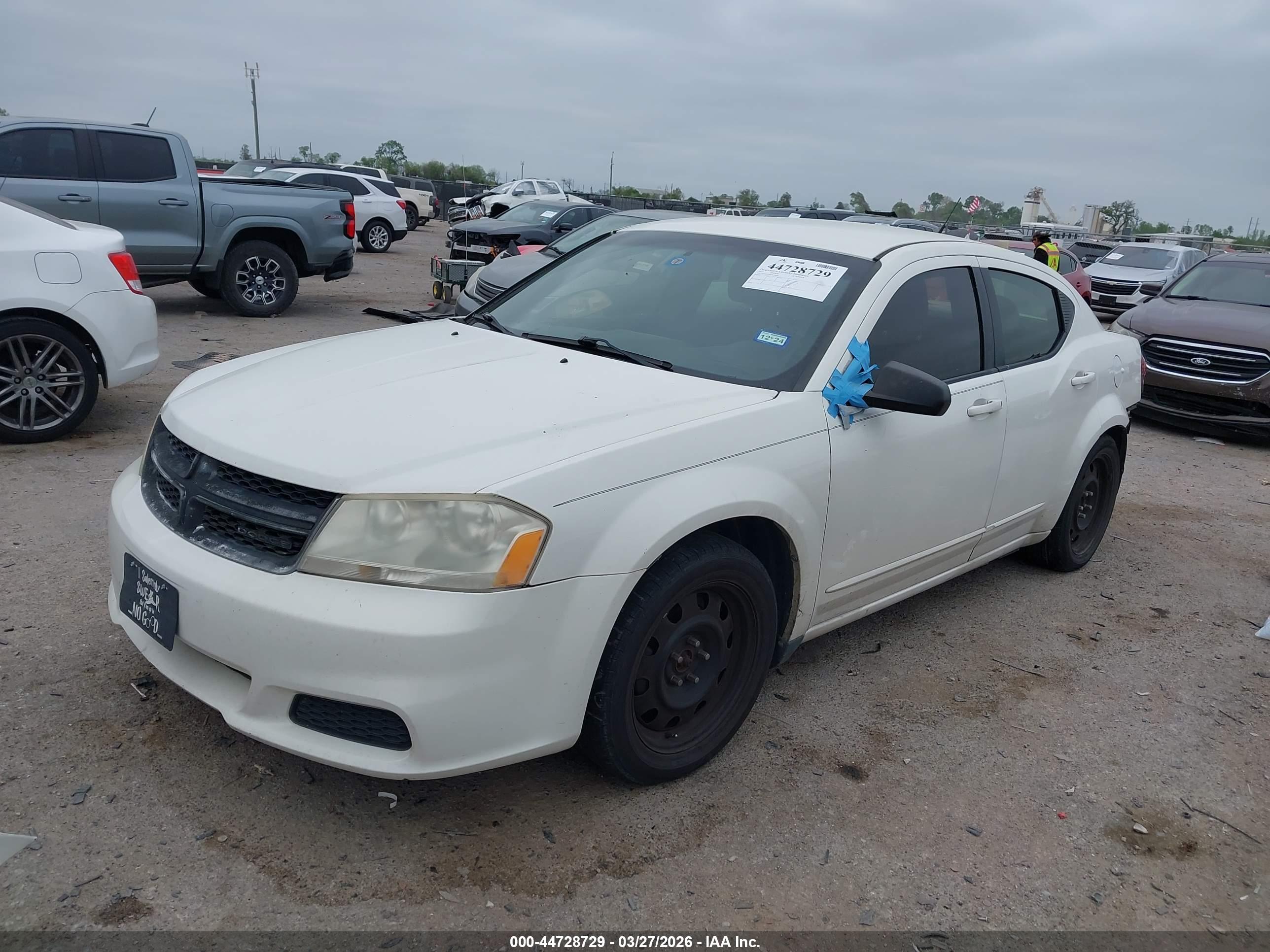 DODGE AVENGER image 2