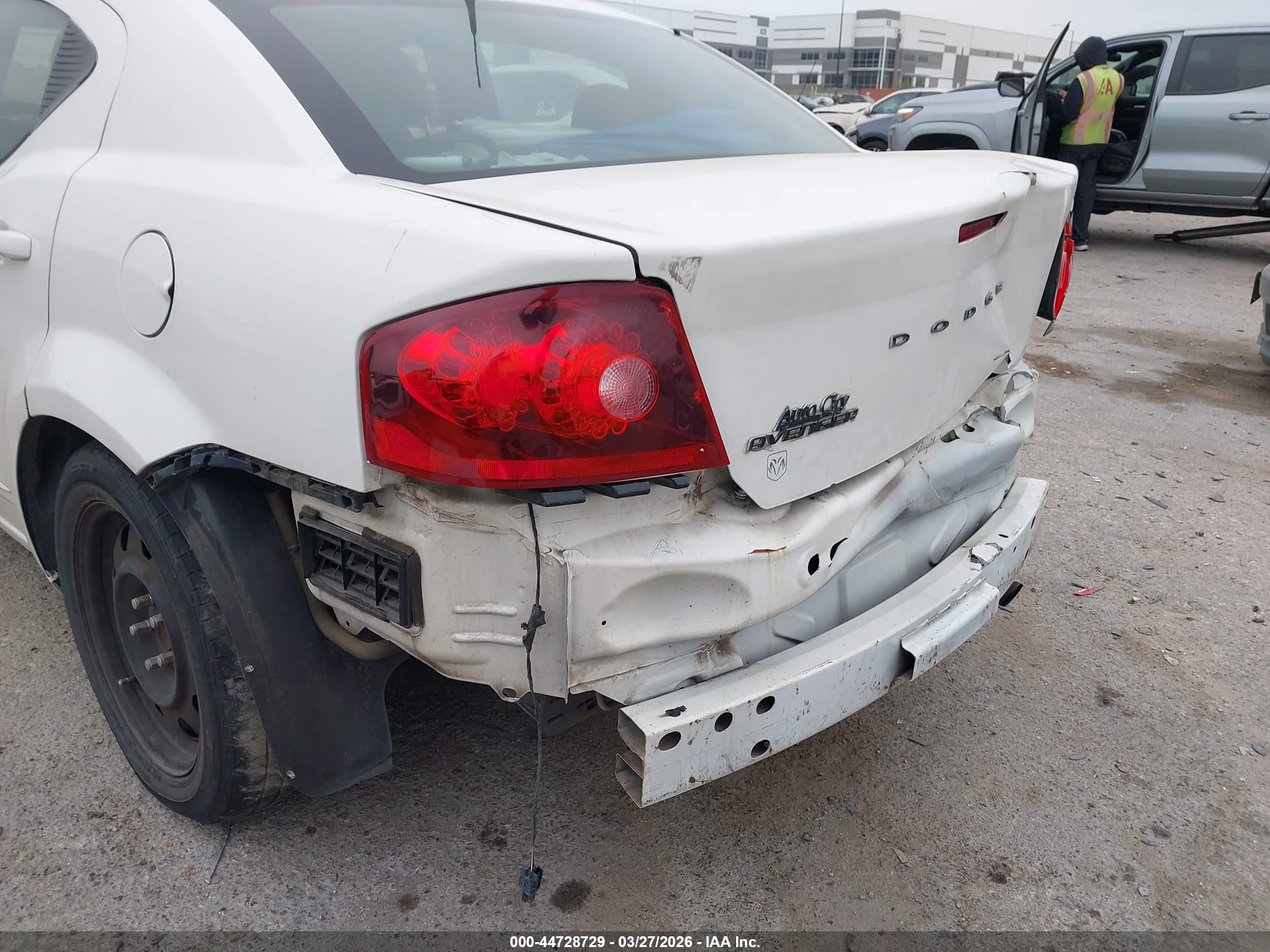 DODGE AVENGER image 6