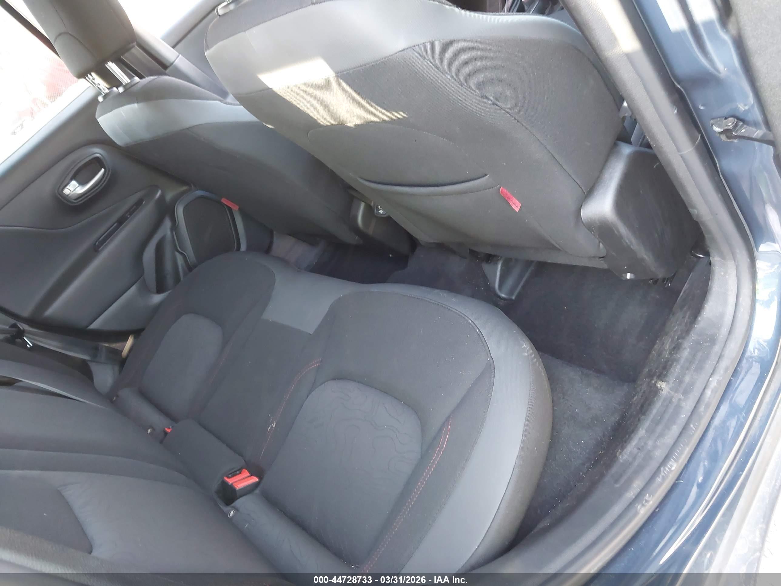 JEEP RENEGADE image 8