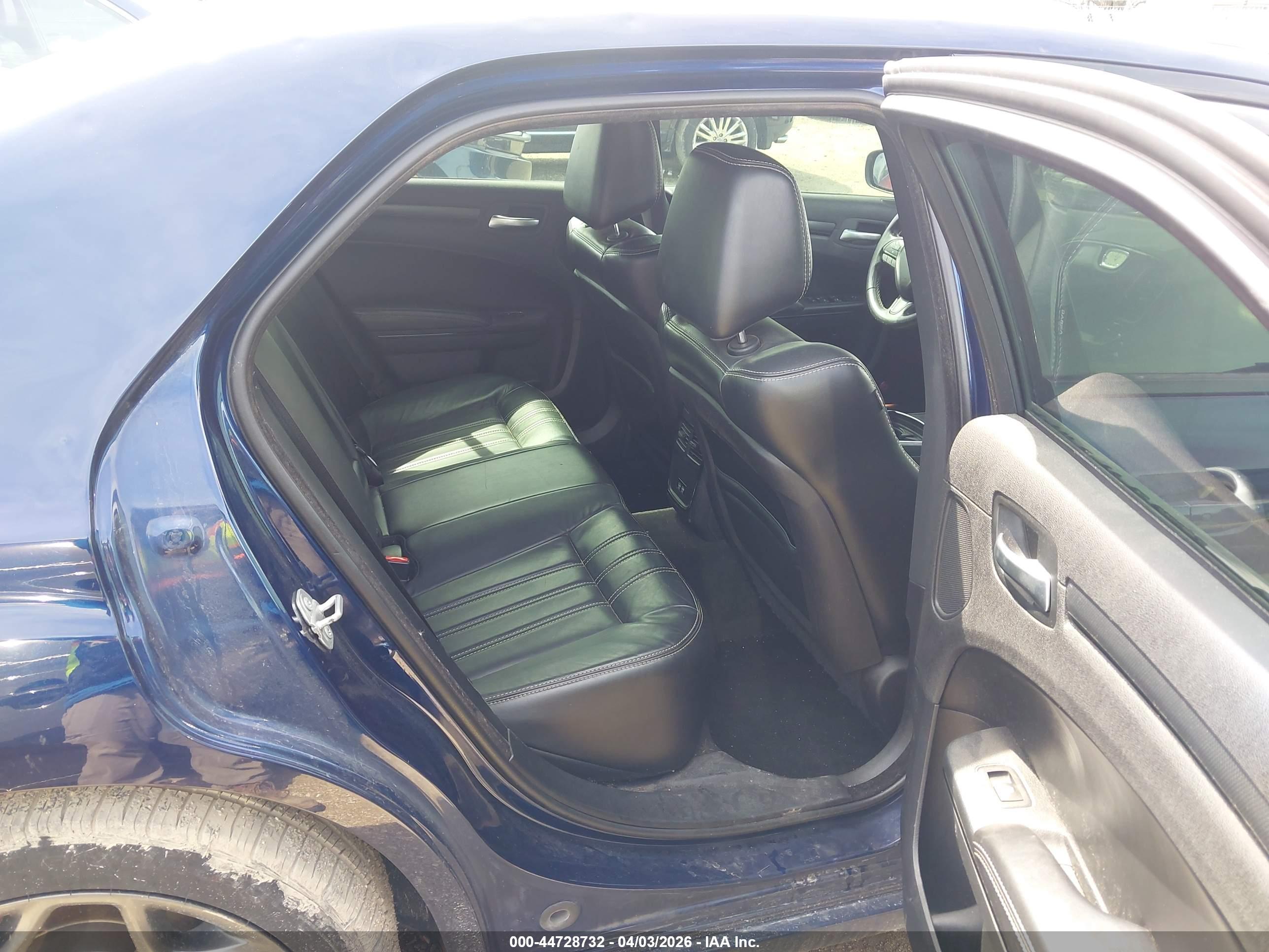 CHRYSLER 300 image 8