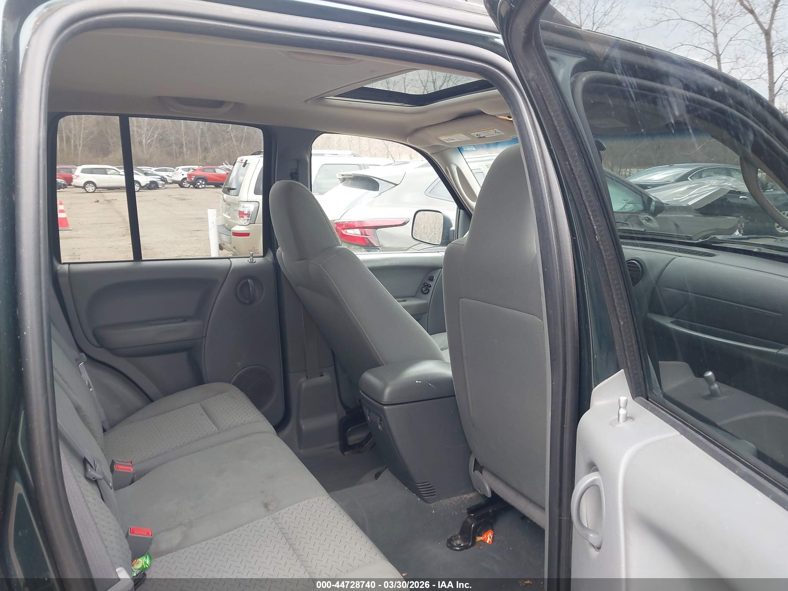 JEEP LIBERTY image 8