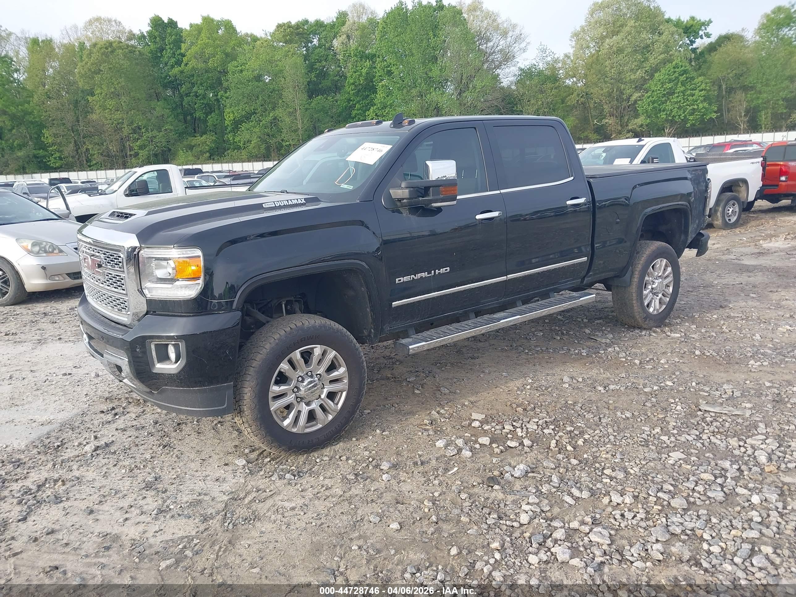 GMC SIERRA image 2