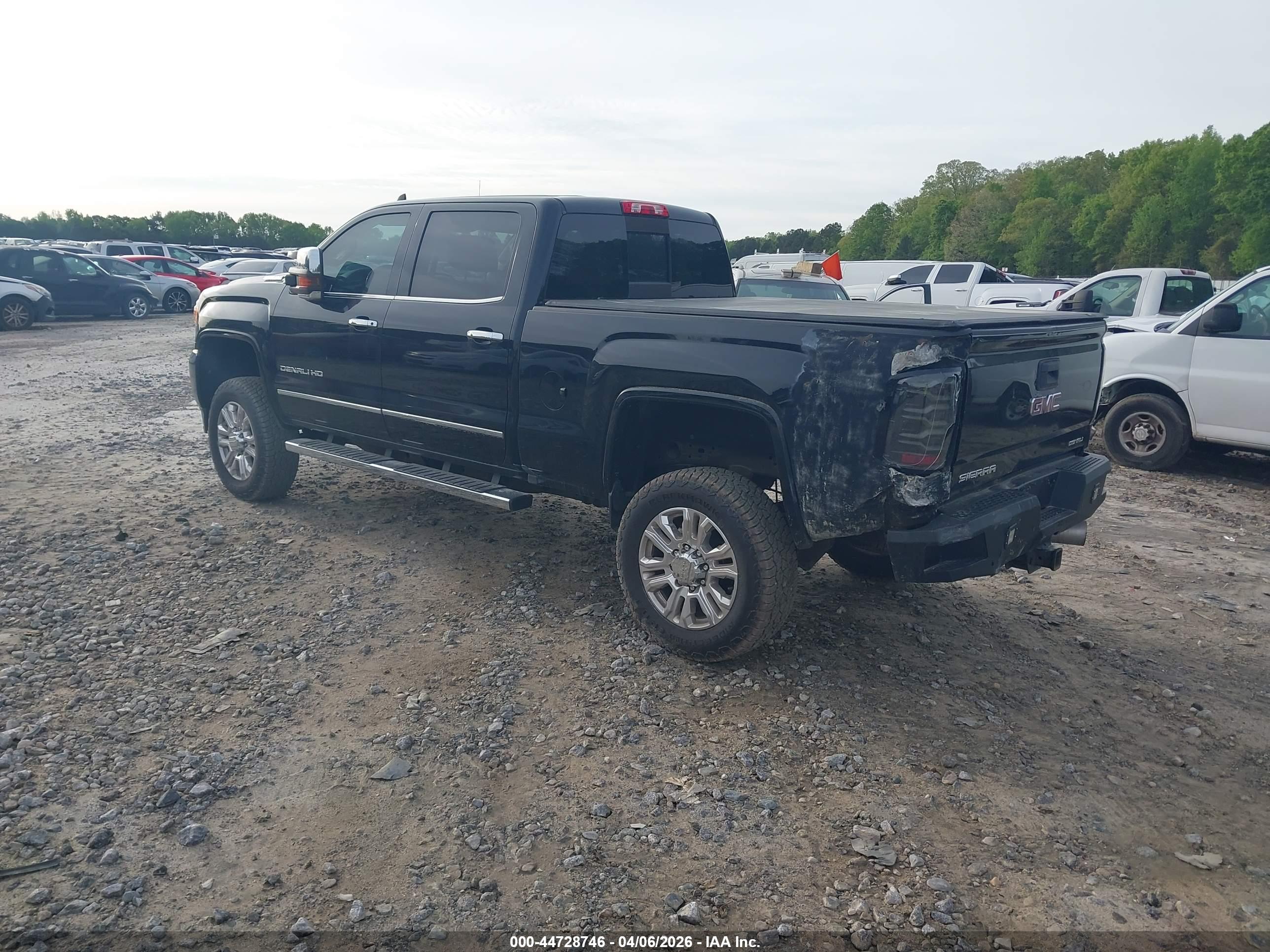 GMC SIERRA image 3