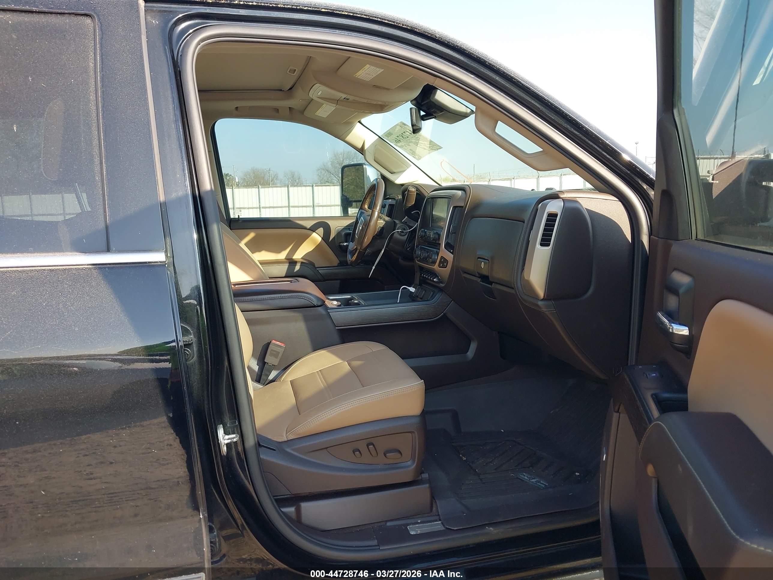 GMC SIERRA image 5