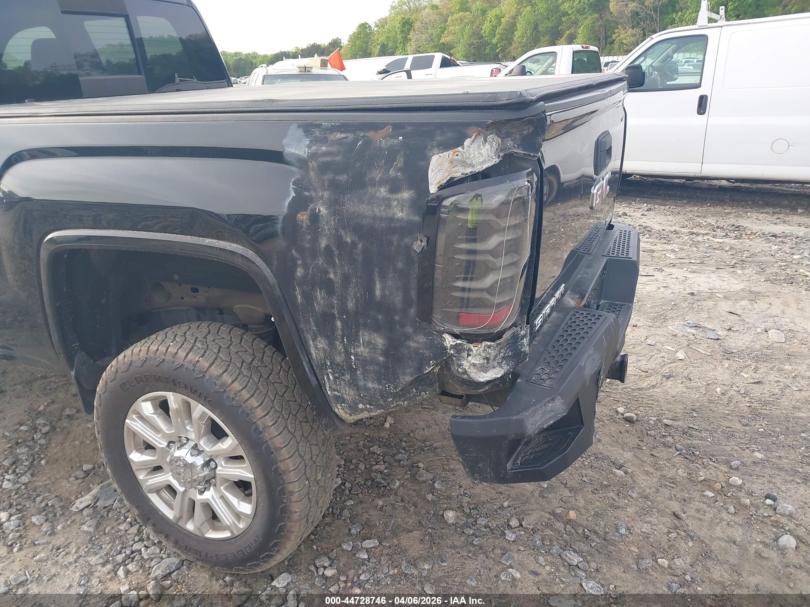 GMC SIERRA image 6