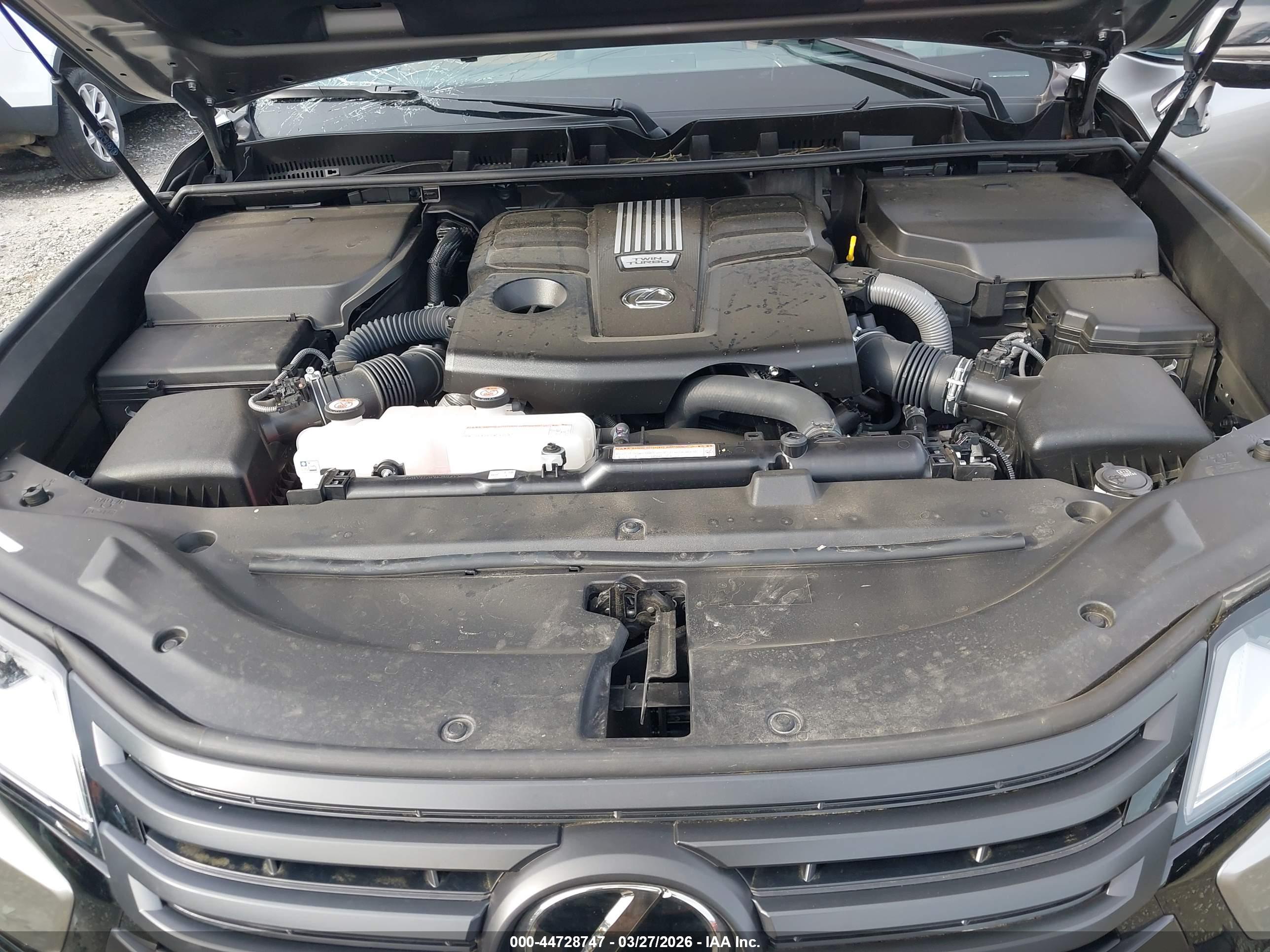 LEXUS LX image 10