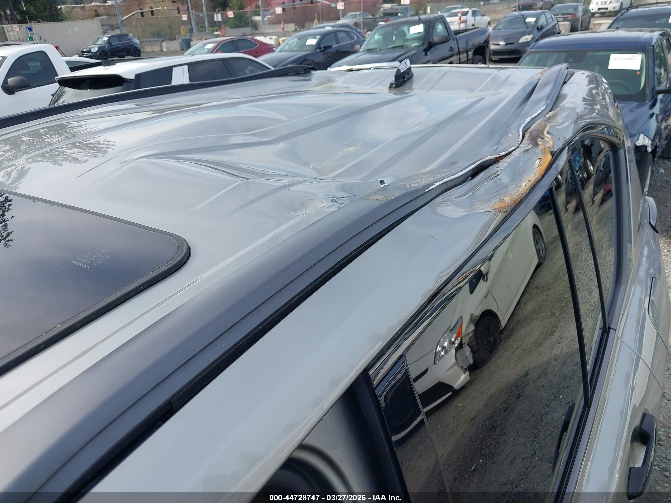 LEXUS LX image 6