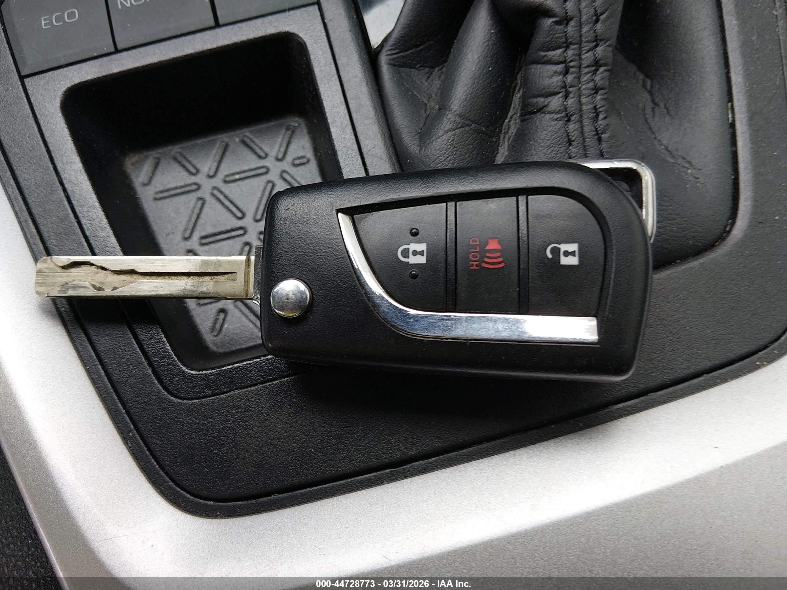 TOYOTA RAV4 image 11