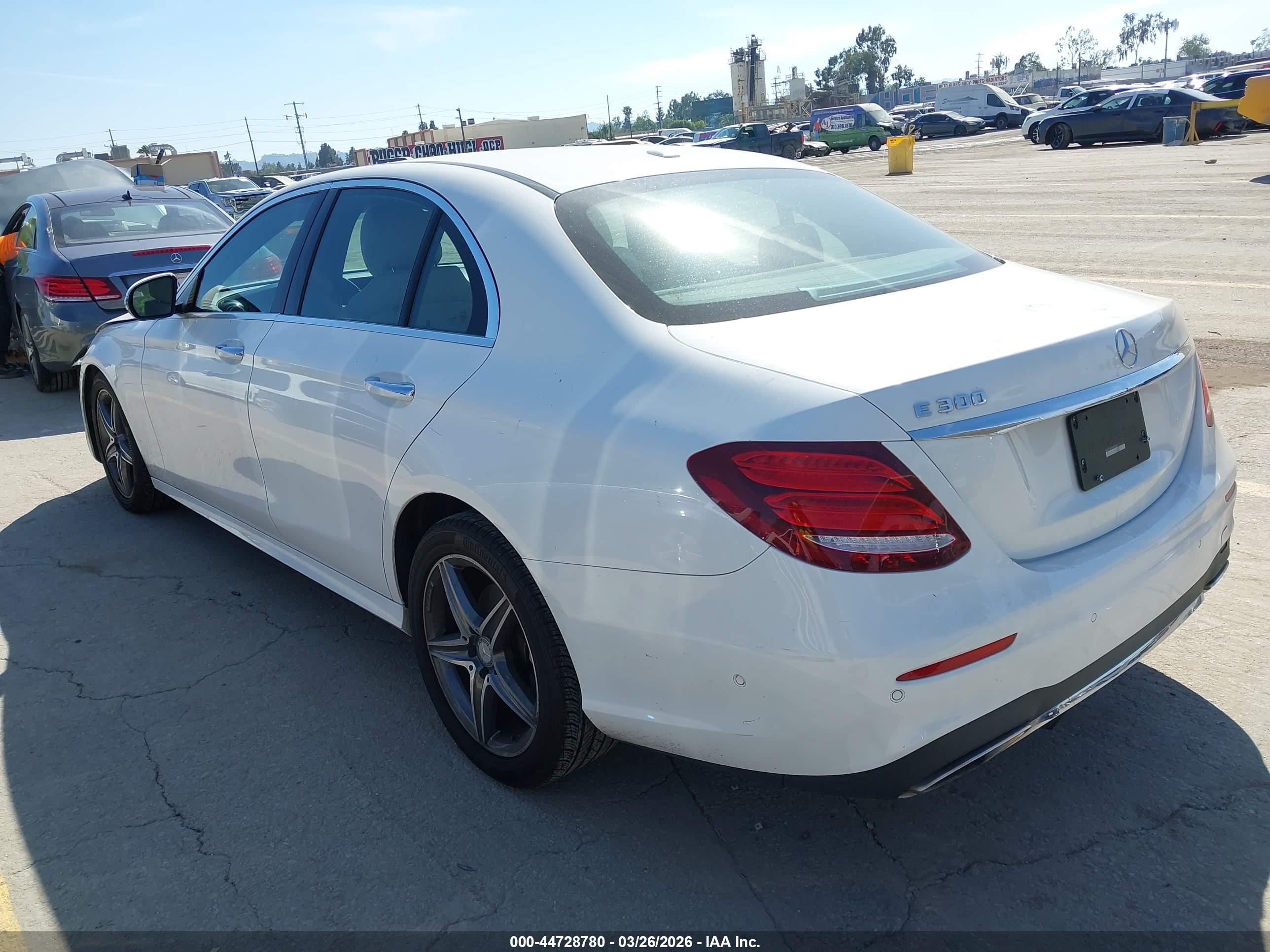 MERCEDES-BENZ E image 3