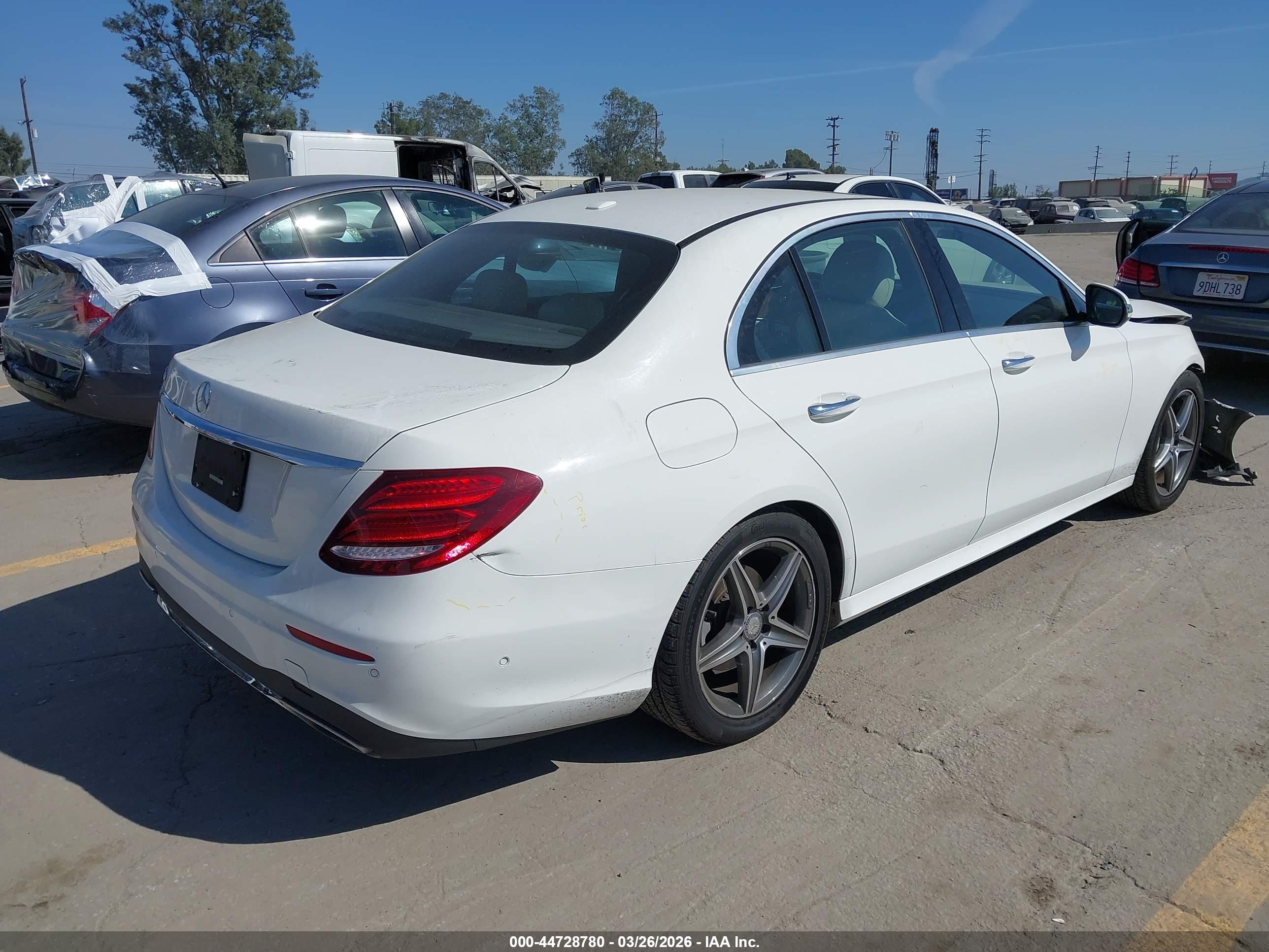 MERCEDES-BENZ E image 4
