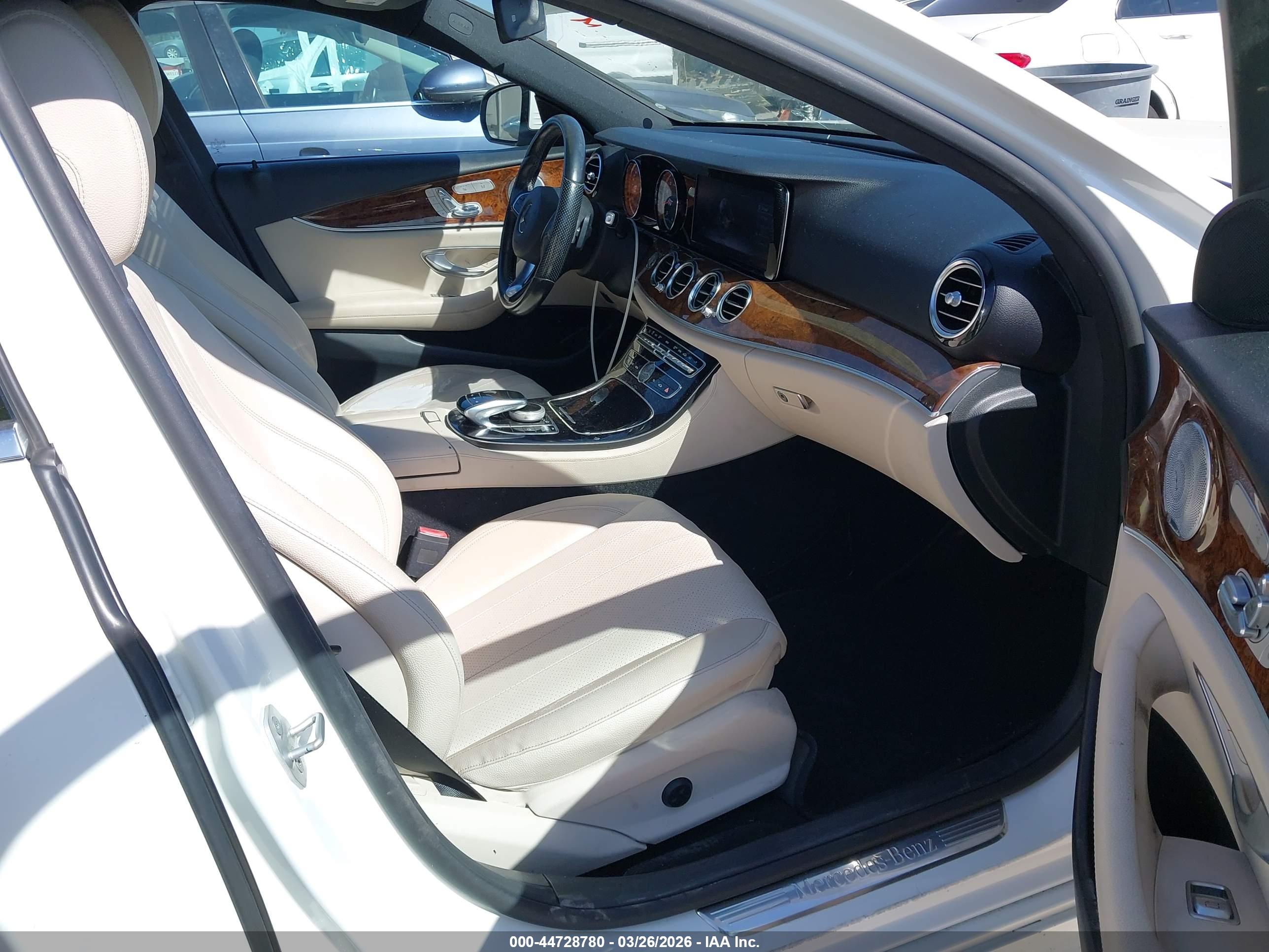 MERCEDES-BENZ E image 5
