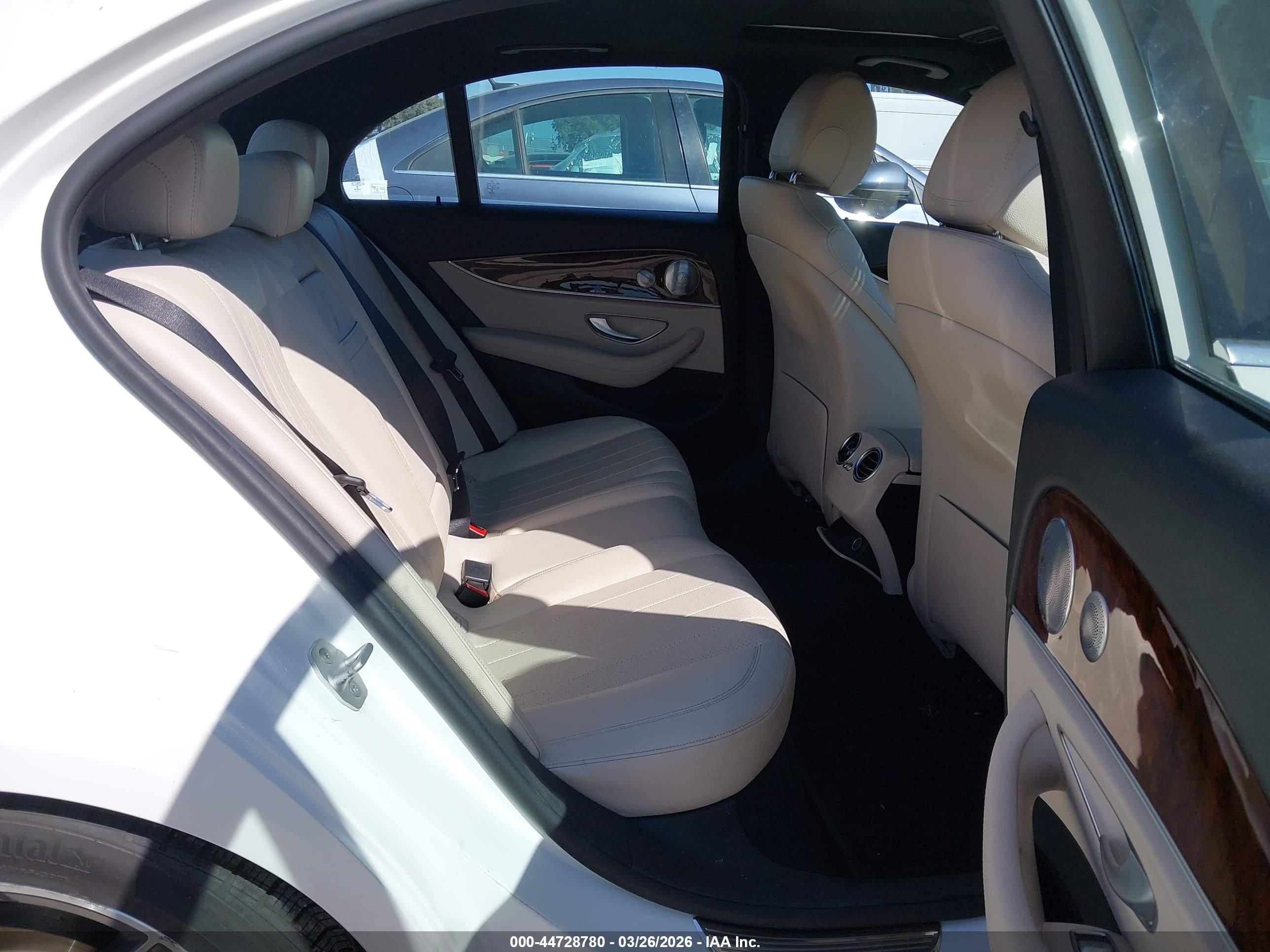 MERCEDES-BENZ E image 8