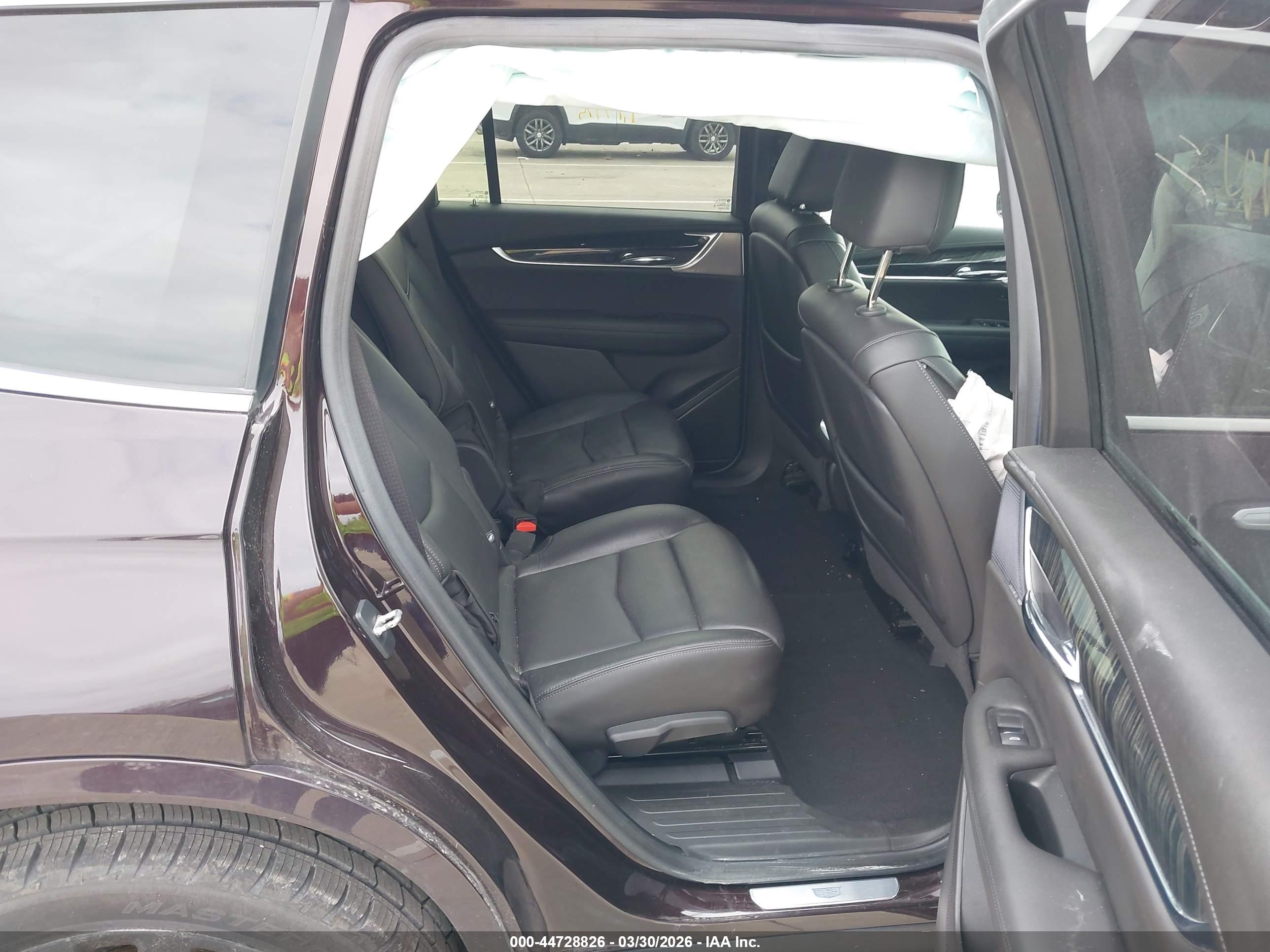 CADILLAC XT6 image 8
