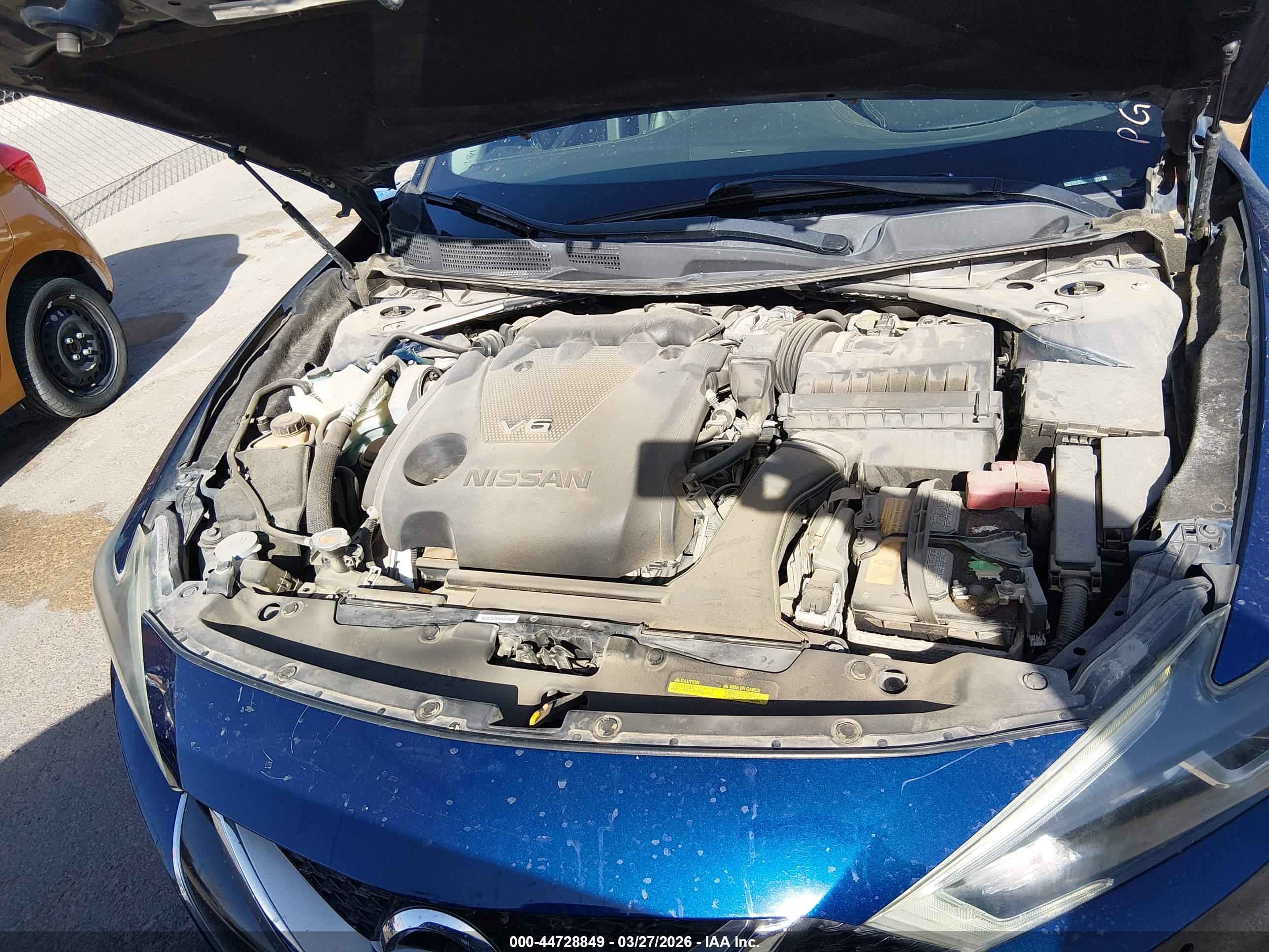 NISSAN MAXIMA image 10