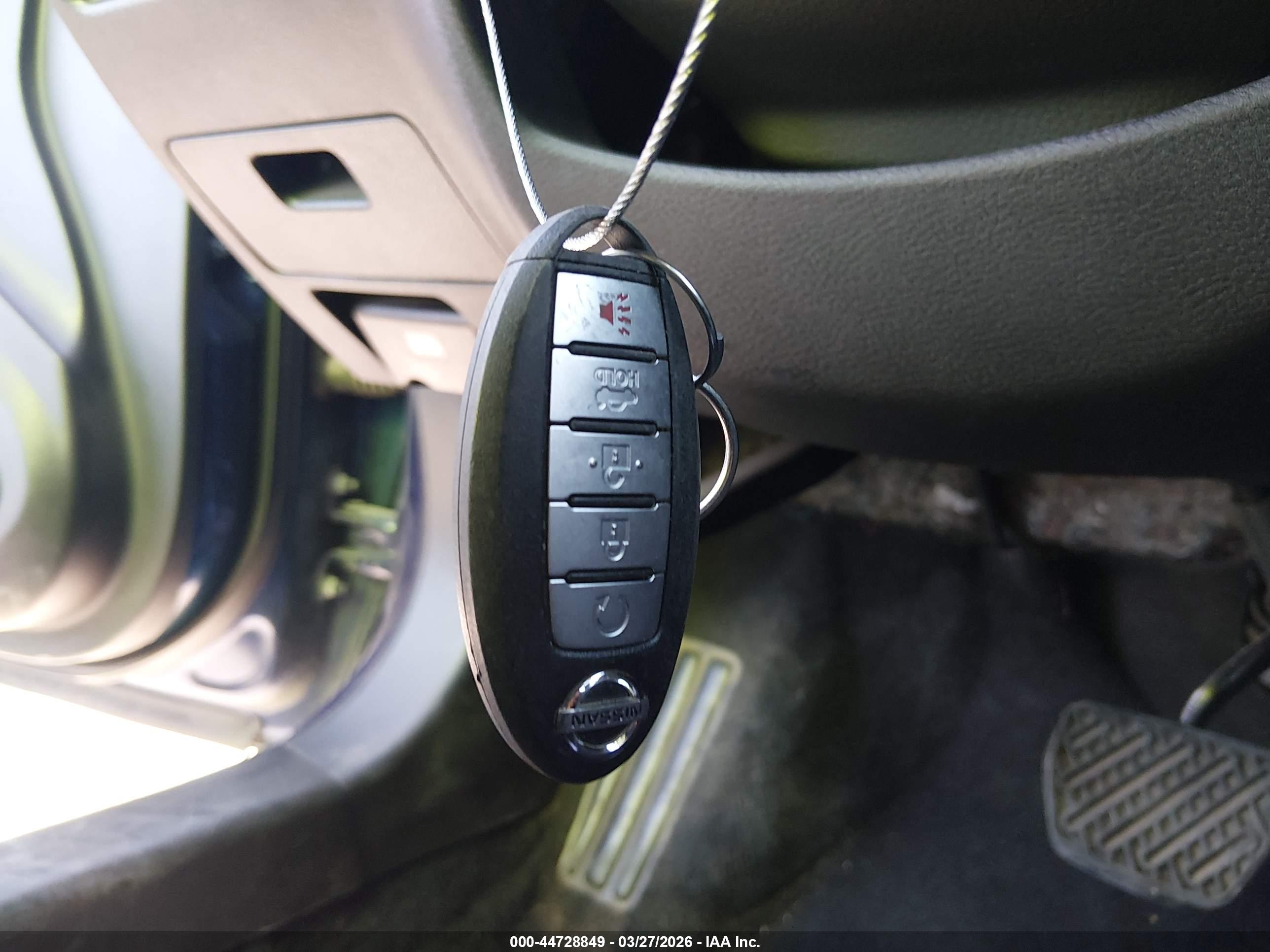 NISSAN MAXIMA image 11