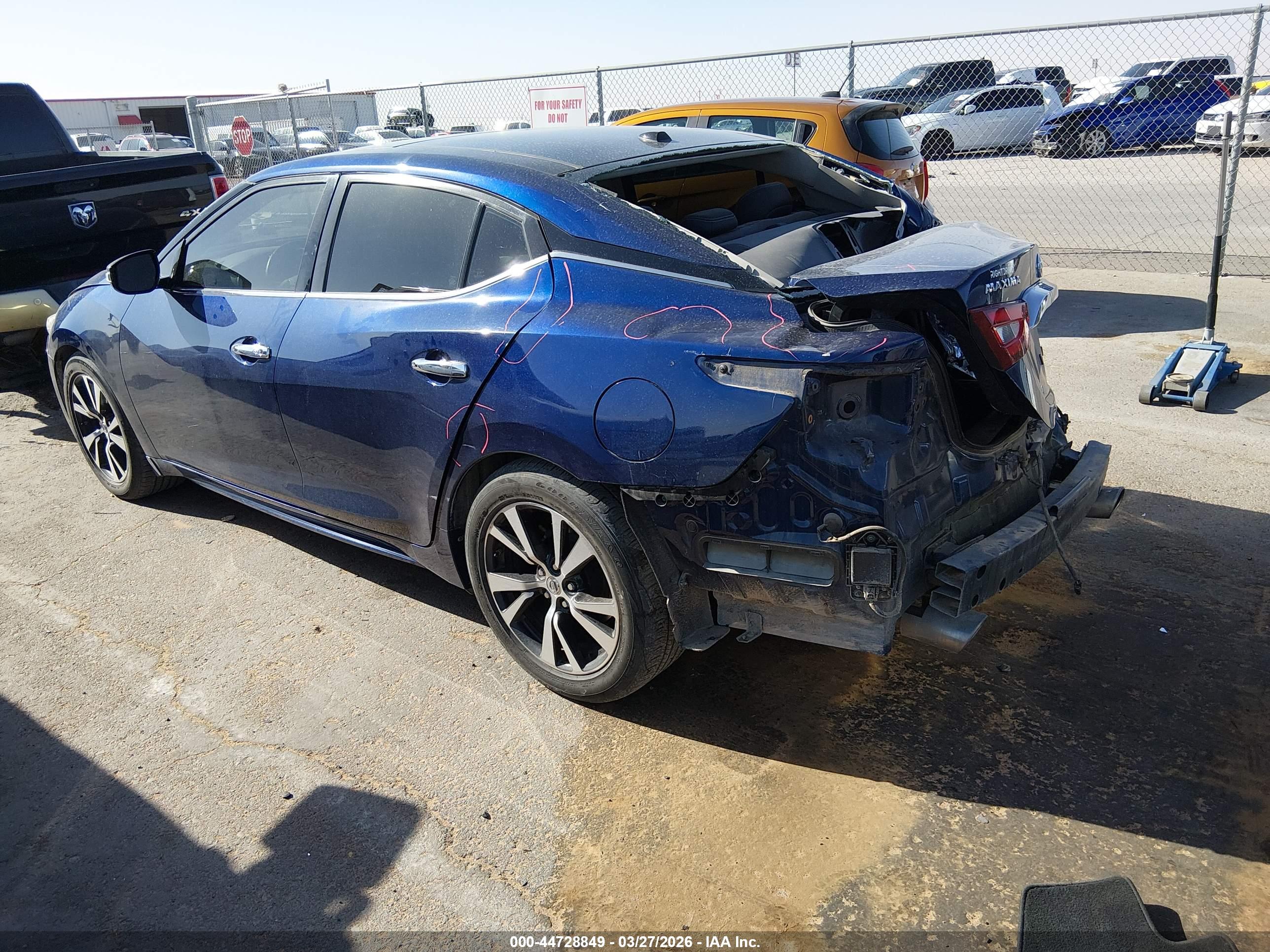 NISSAN MAXIMA image 3
