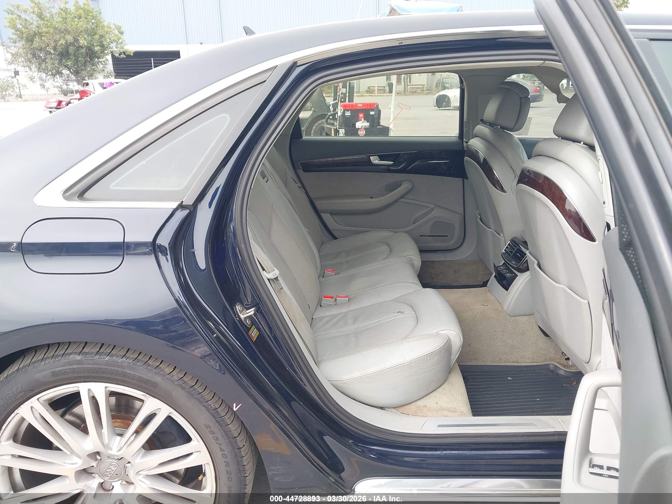 AUDI A8 image 8
