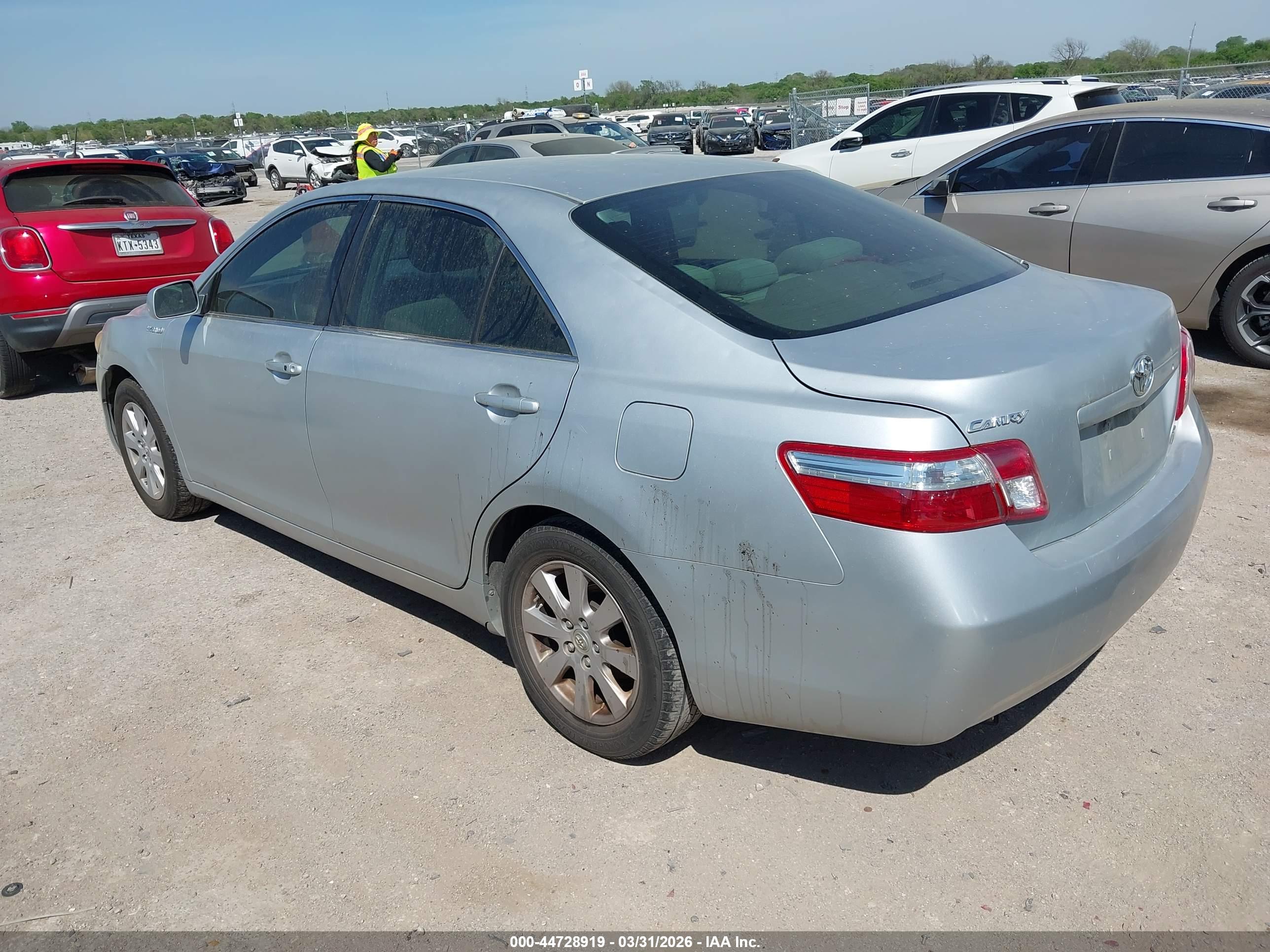 TOYOTA CAMRY image 3