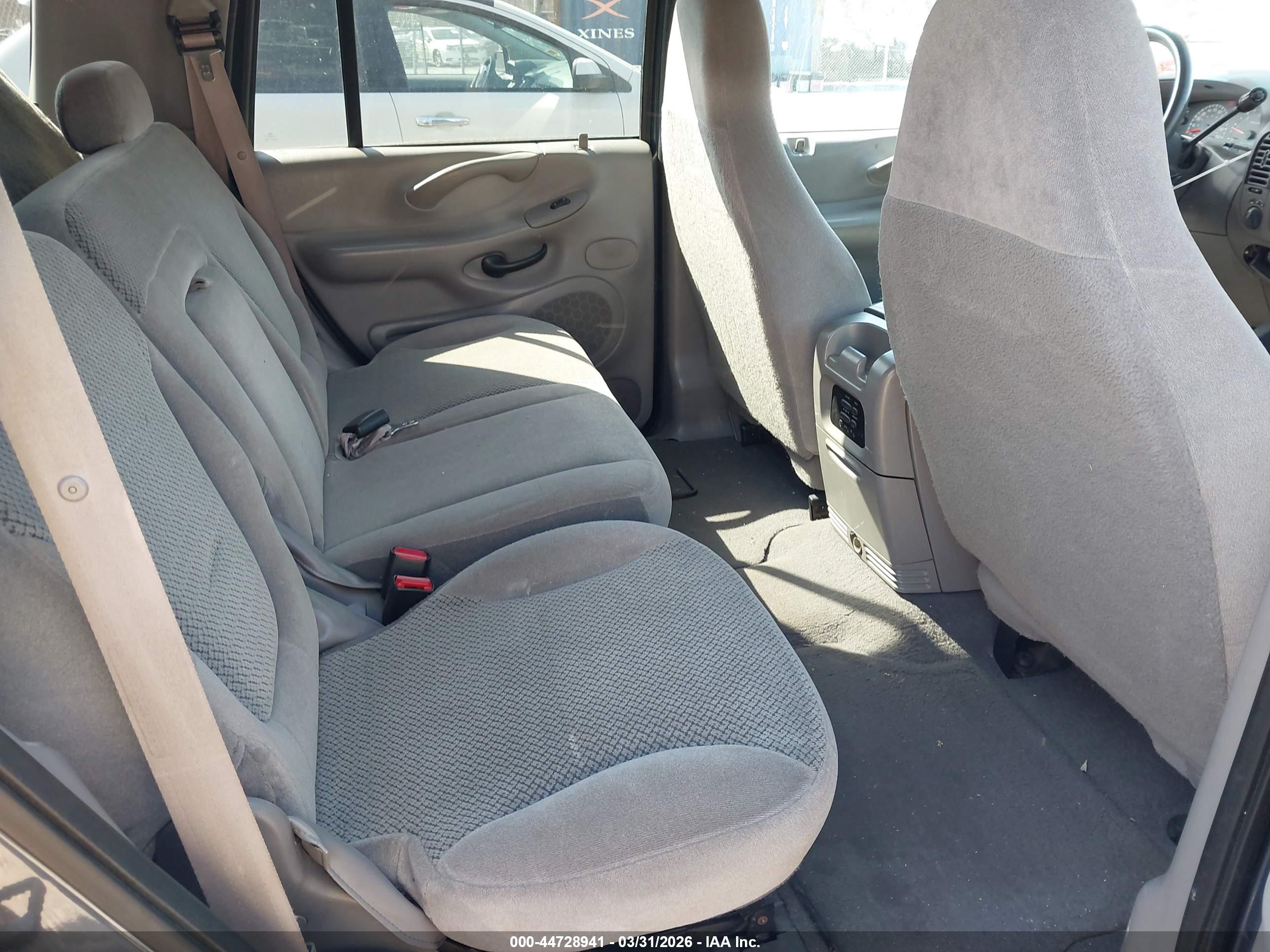 FORD EXPEDITION image 8